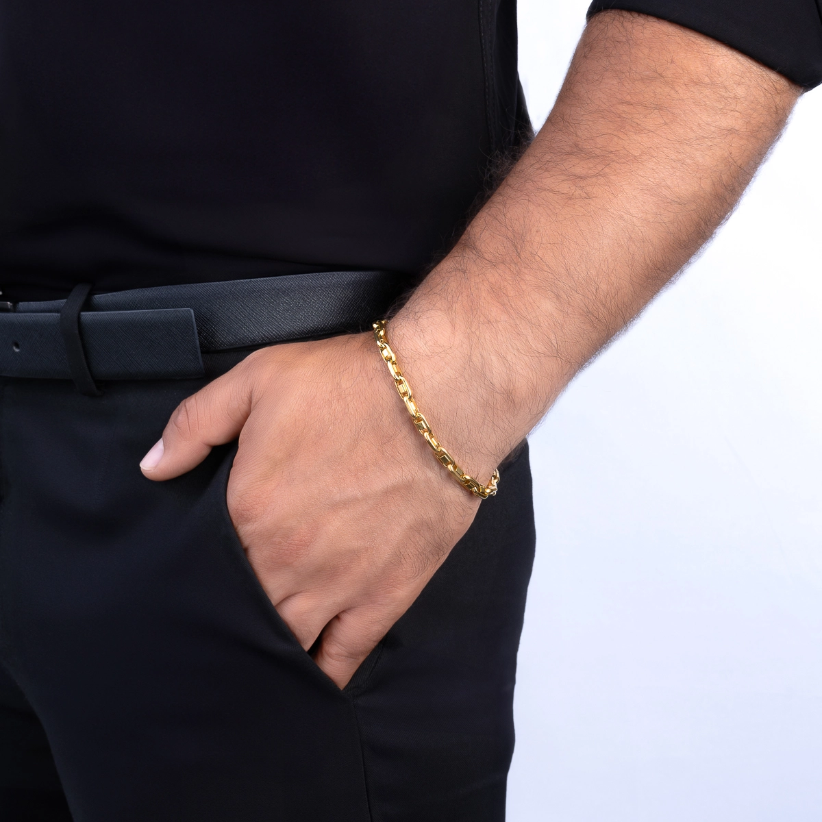 Pulsera en oro amarillo de 18 Kilates, 21 cm. de largo, 5 mm. de ancho