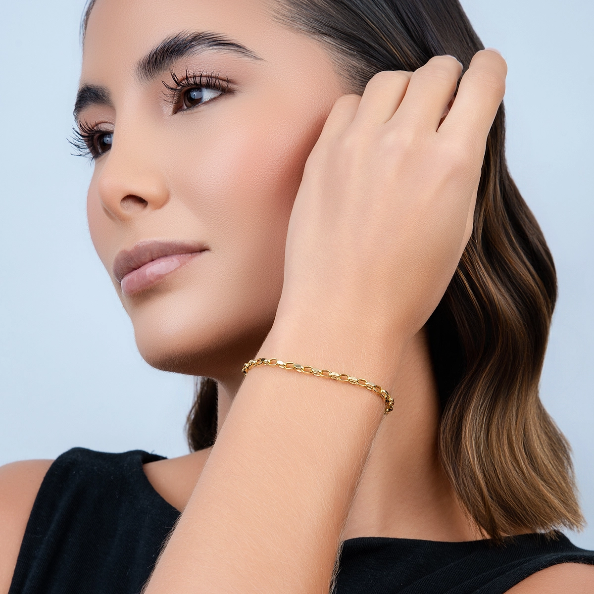 Pulsera en oro amarillo de 18 Kilates, 21 cm. de largo, 3 mm. de ancho