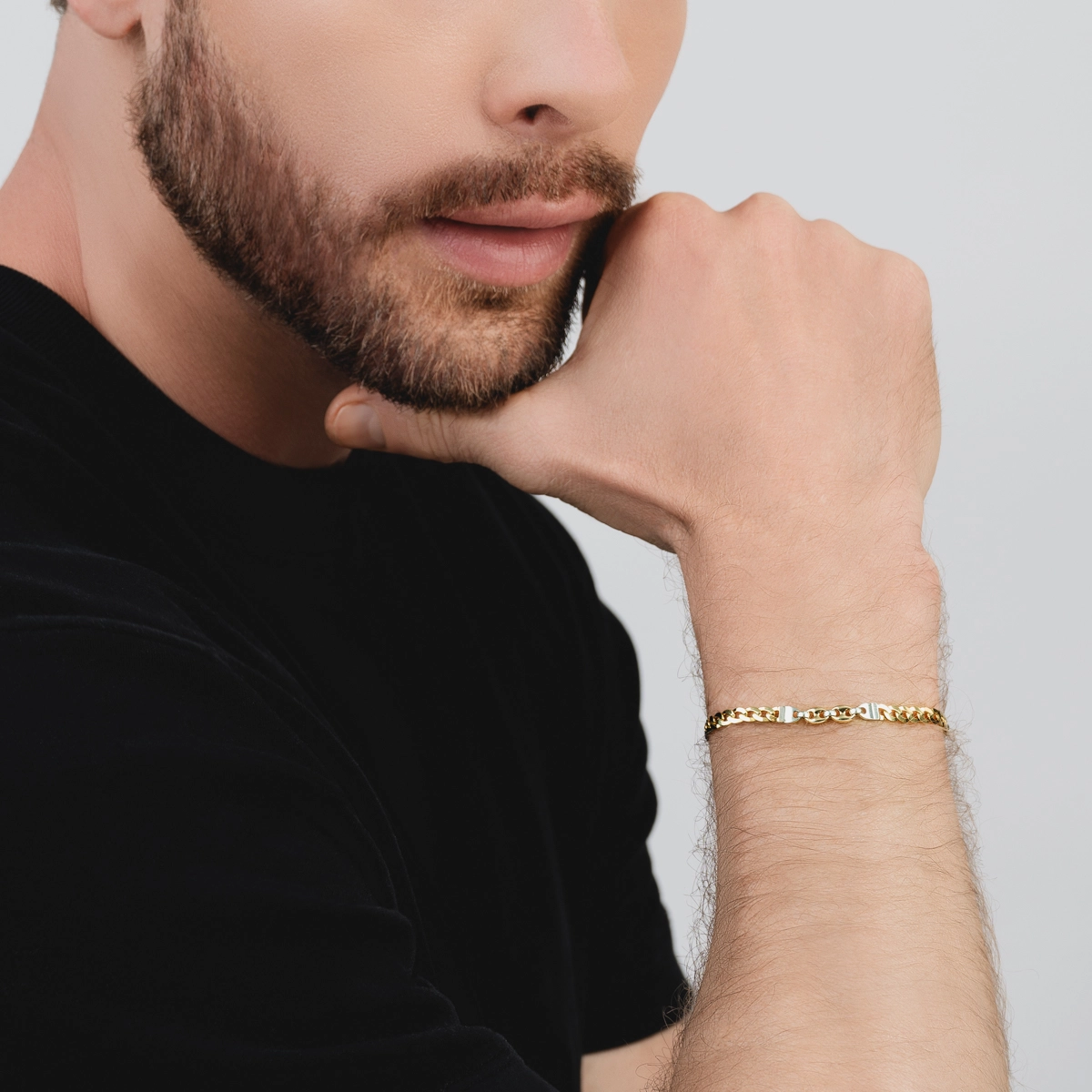 Pulsera en oro amarillo de 18 Kilates, 21 cm. de largo, 4 mm. de ancho