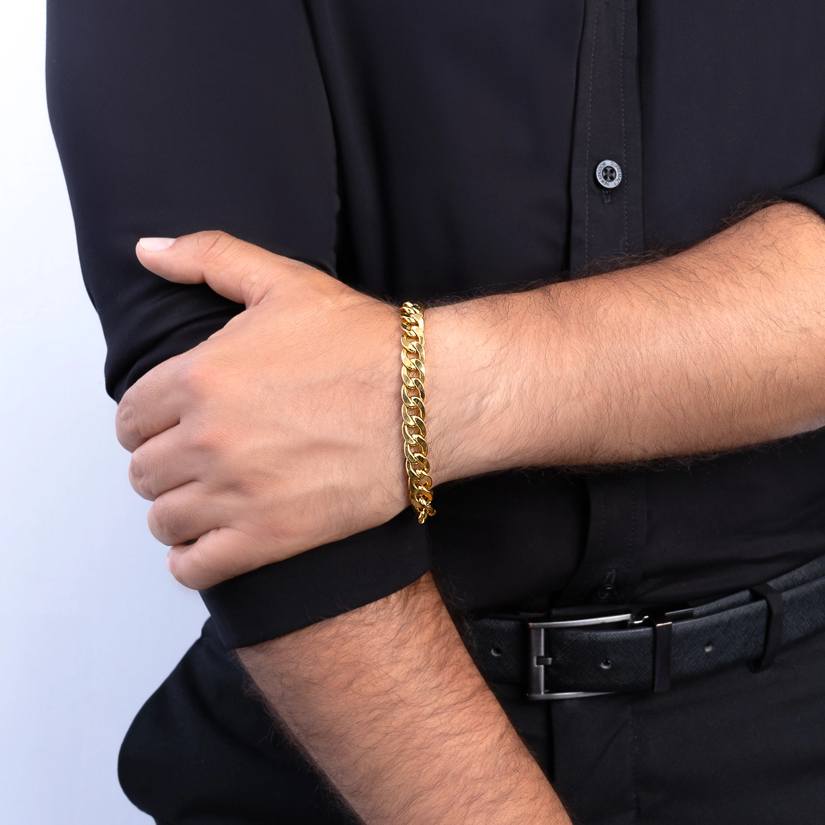 Pulsera en oro amarillo de 18 Kilates, 21 cm. de largo, 9 mm. de ancho