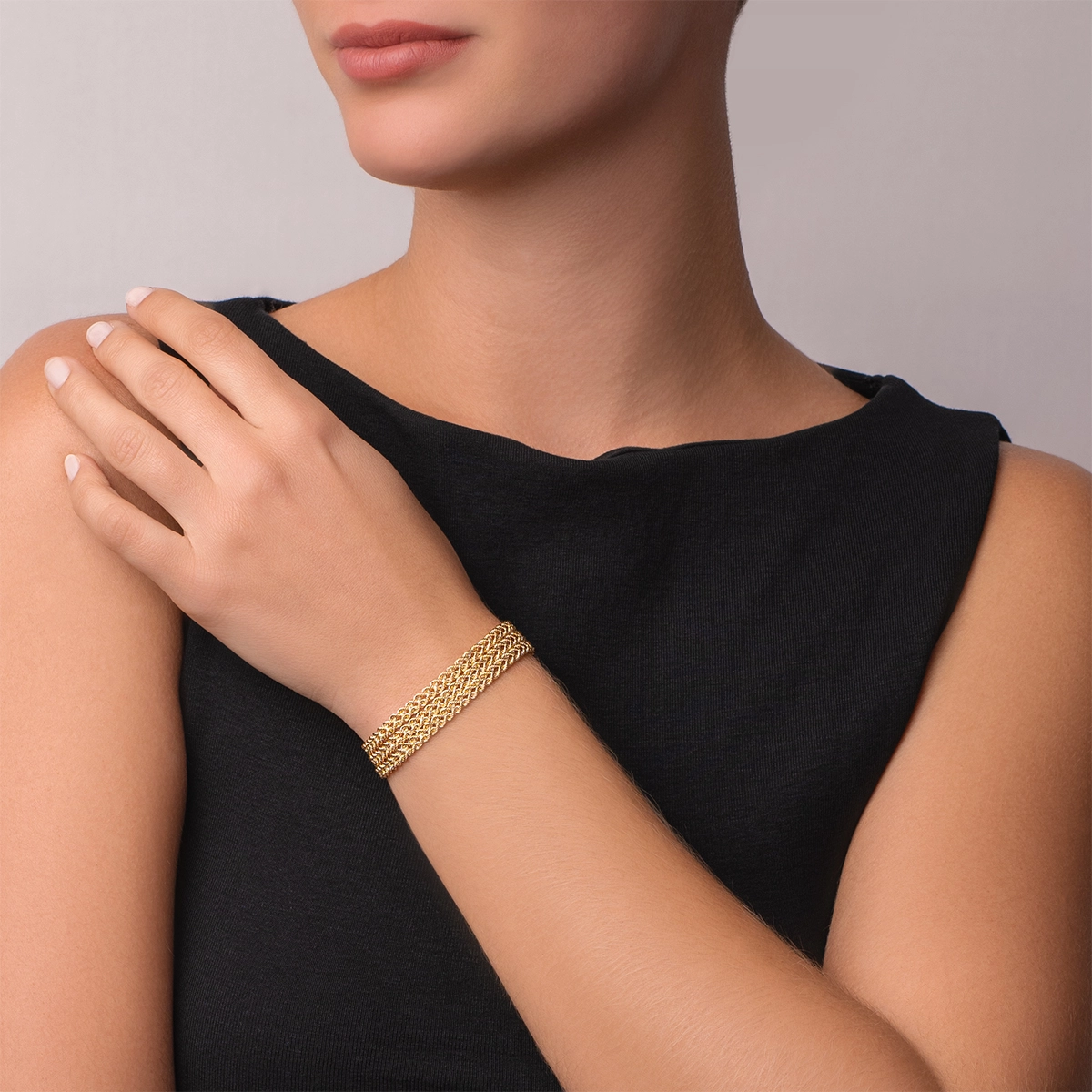 Pulsera en oro amarillo de 18 Kilates, 17 cm. de largo, 12 mm. de ancho