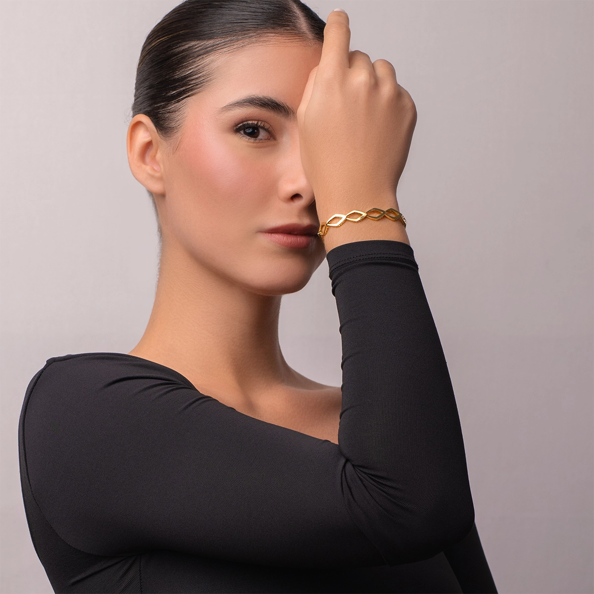 Pulsera en oro amarillo de 18 Kilates, 18 cm. de largo, 9 mm. de ancho