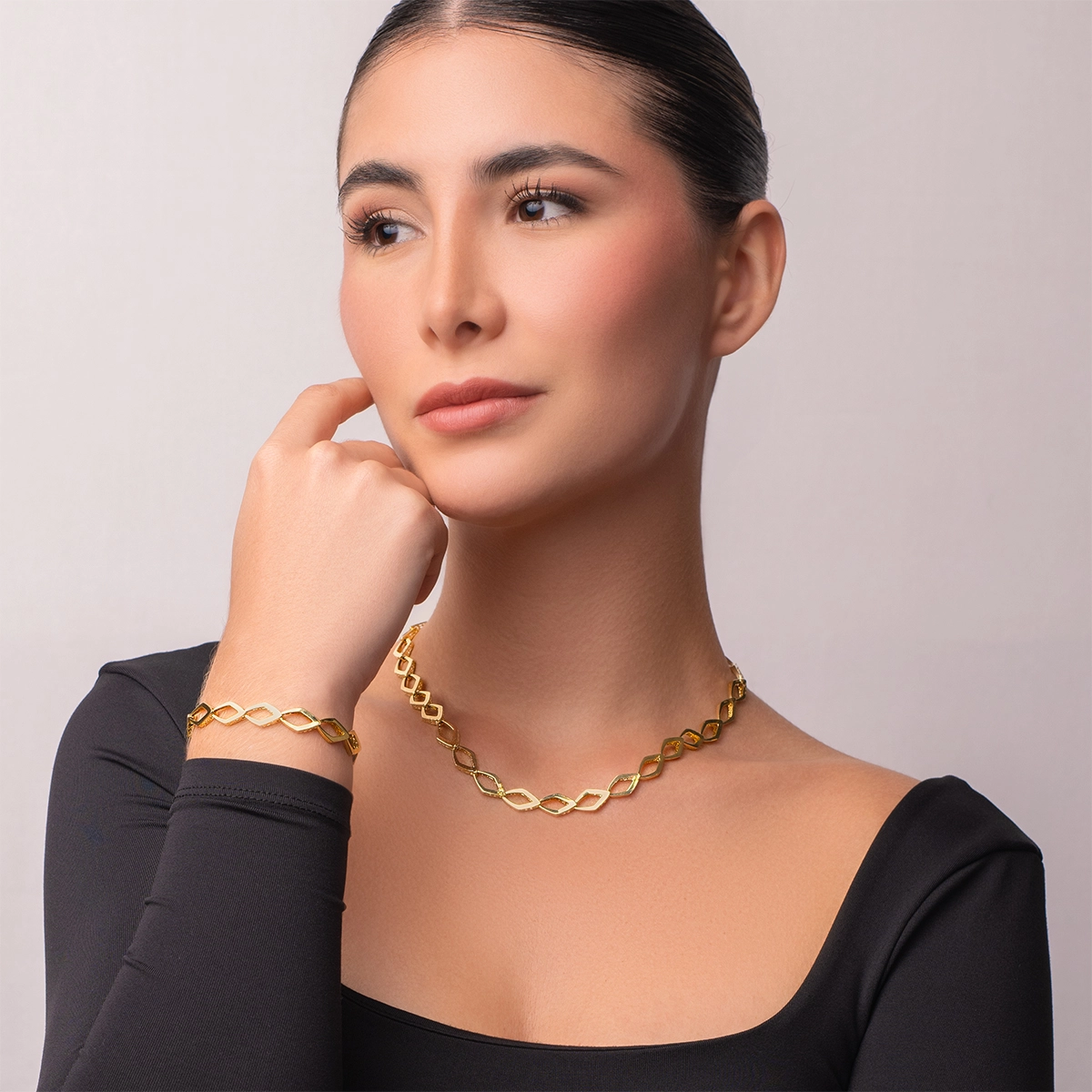 Pulsera en oro amarillo de 18 Kilates, 18 cm. de largo, 9 mm. de ancho
