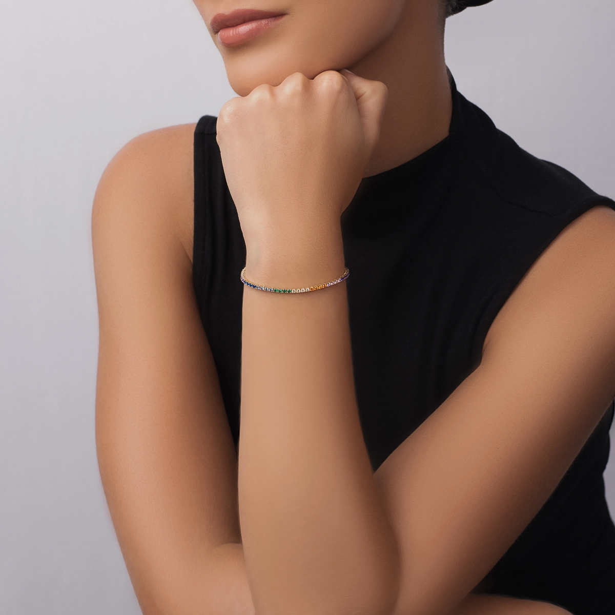 Pulsera Tenis en oro amarillo de 18 Kilates, con zircones de colores