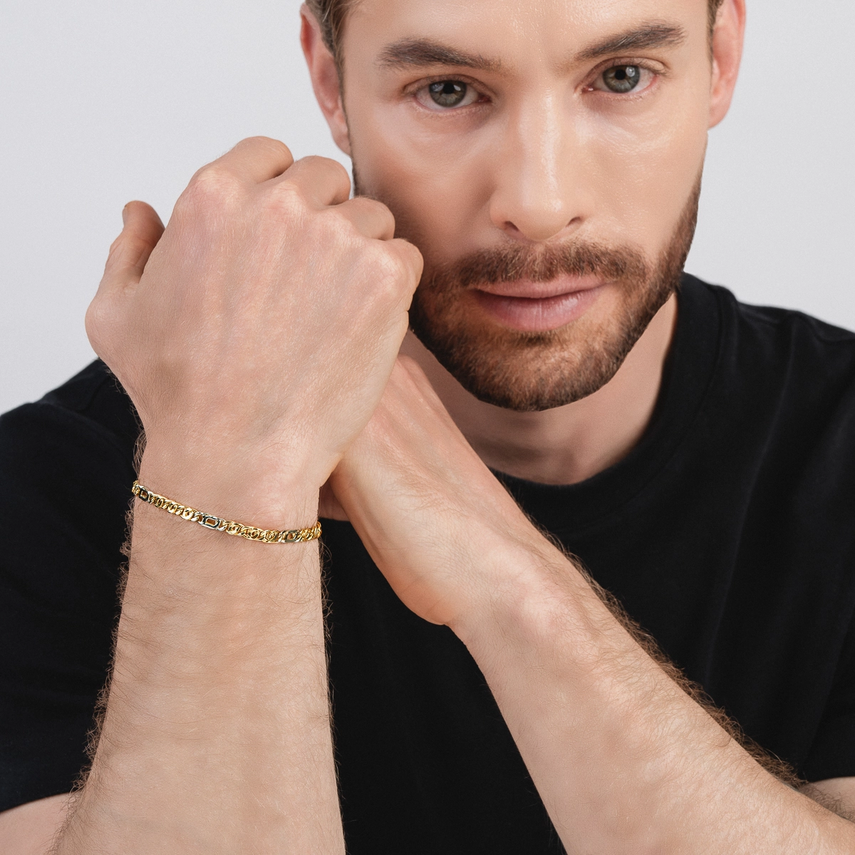 Pulsera en oro amarillo de 18 Kilates, 21 cm. de largo, 4 mm. de ancho
