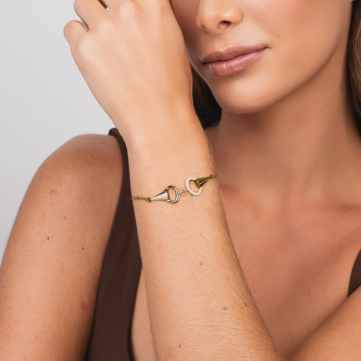 Pulsera en oro amarillo de 18 Kilates, 17 cm. de largo, 1 mm. de ancho