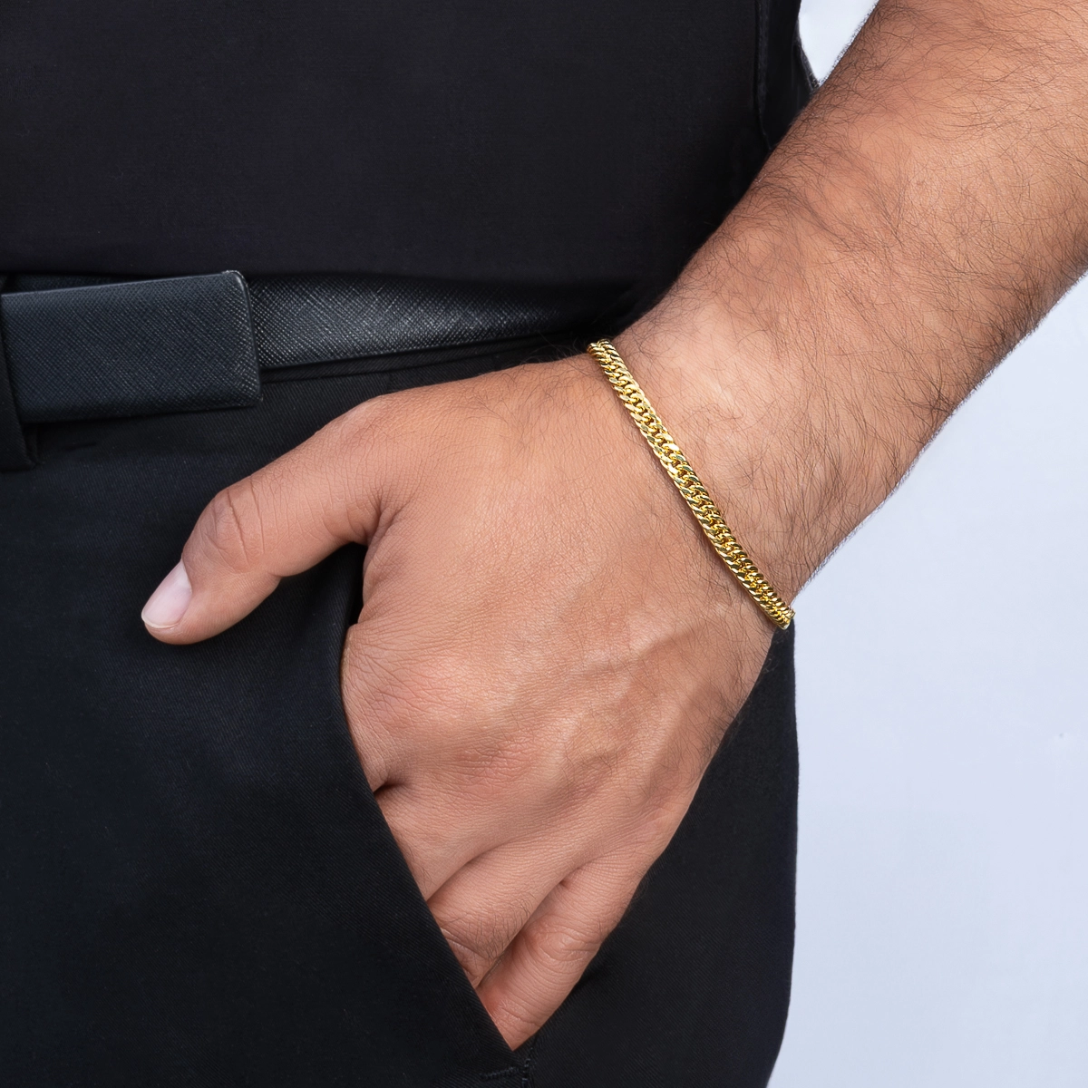 Pulsera en oro amarillo de 18 Kilates, 21 cm. de largo, 5 mm. de ancho