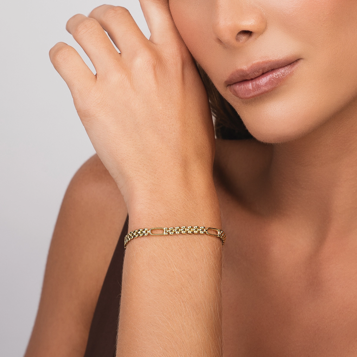 Pulsera en oro amarillo de 18 Kilates, 19 cm. de largo, 4 mm. de ancho