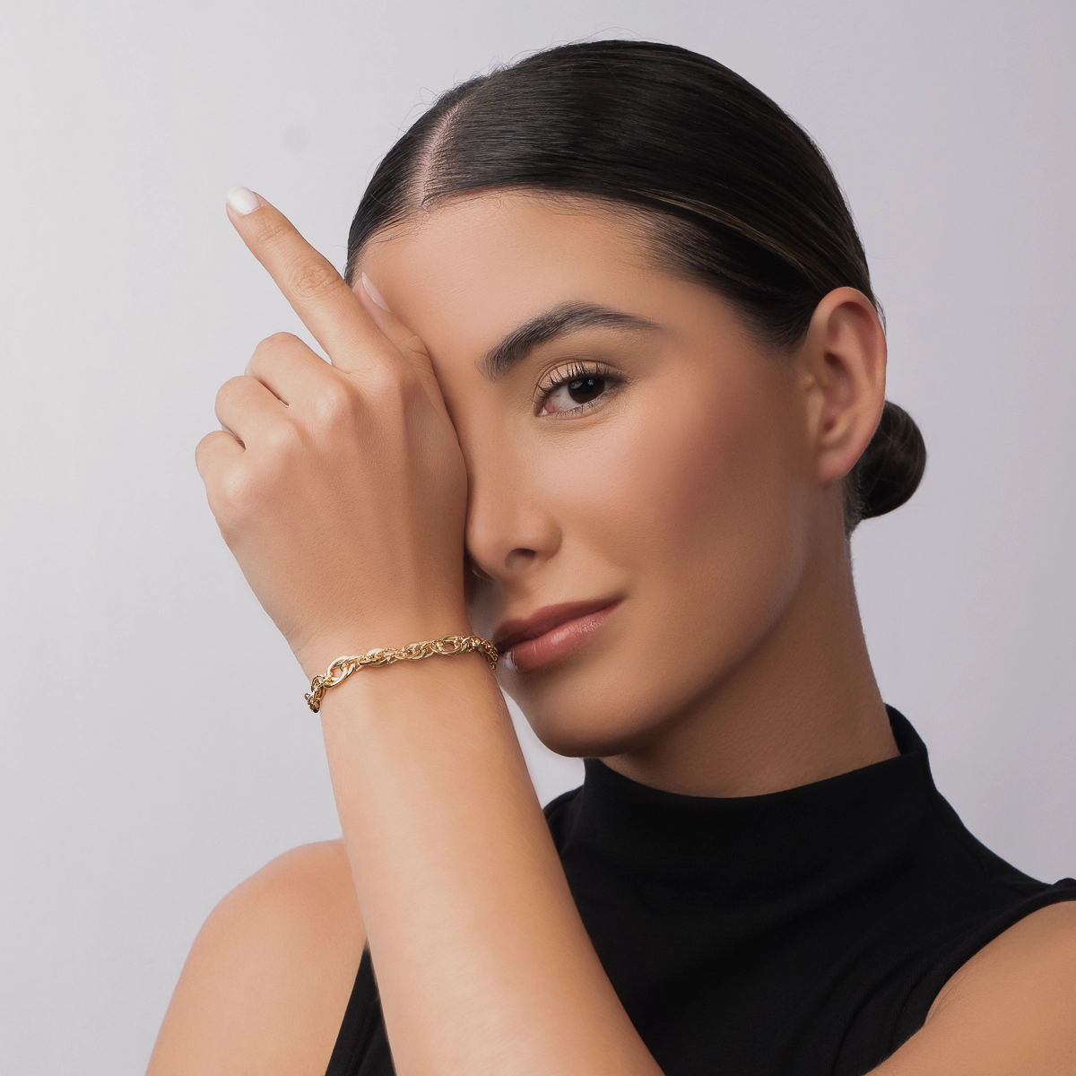 Pulsera en oro amarillo de 18 Kilates con visos, 19 cm. de largo, 5 mm. de ancho