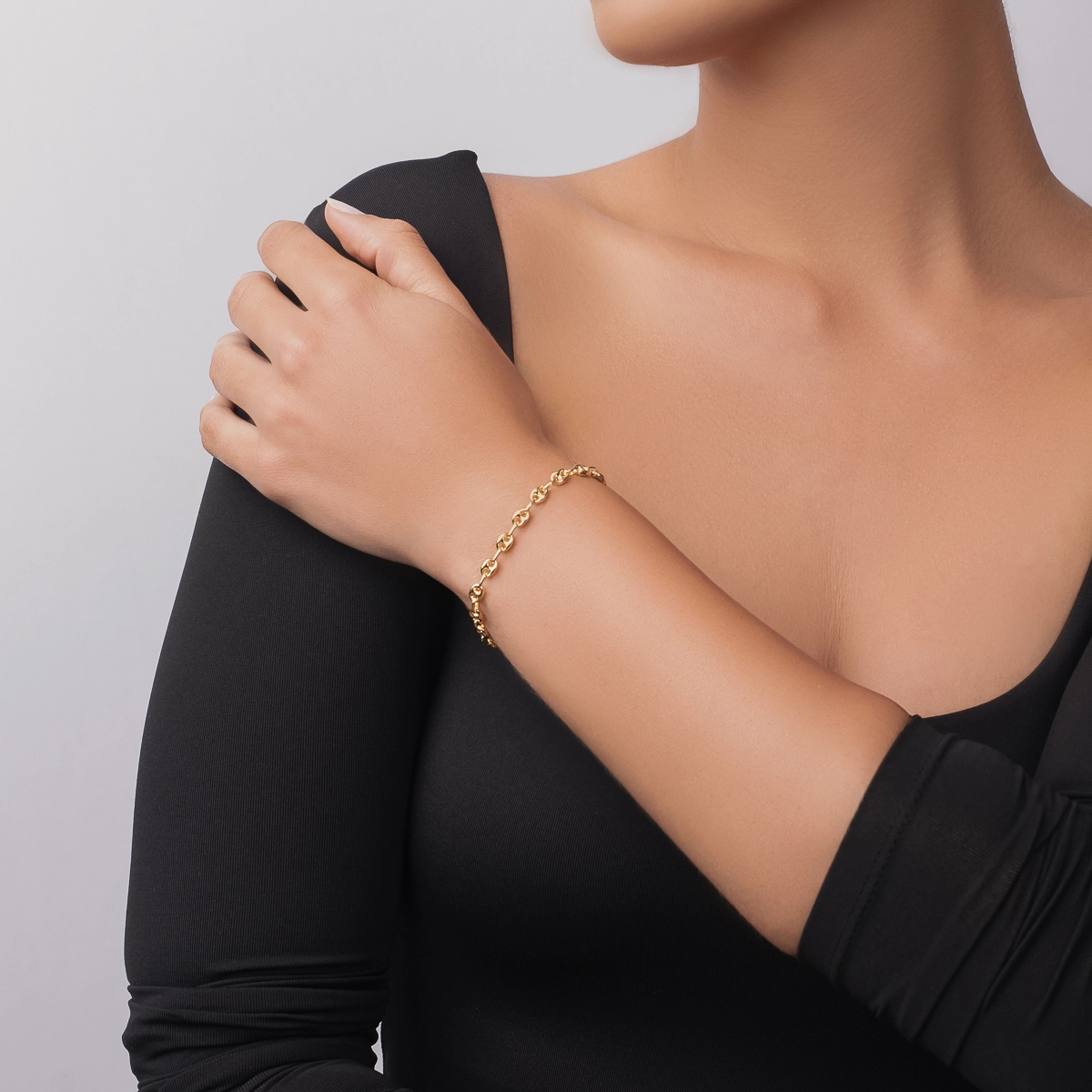 Pulsera en oro amarillo de 18 Kilates, 18 cm. de largo, 4.50 mm. de ancho