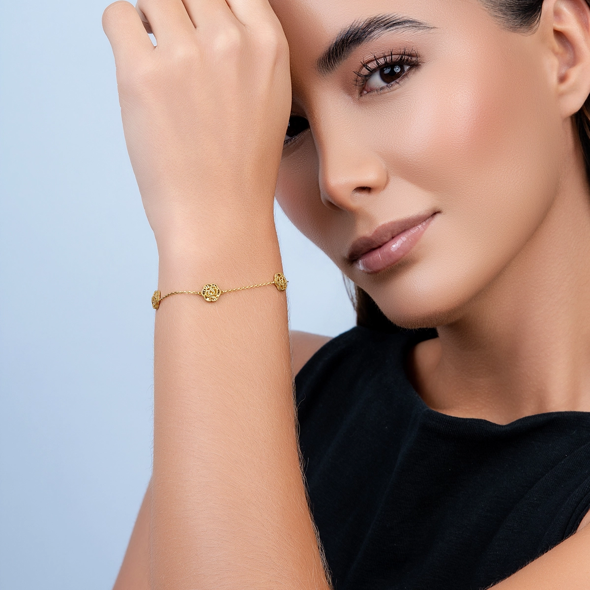 Pulsera en oro amarillo de 18 Kilates con visos, 17 cm. de largo, 1 mm. de ancho