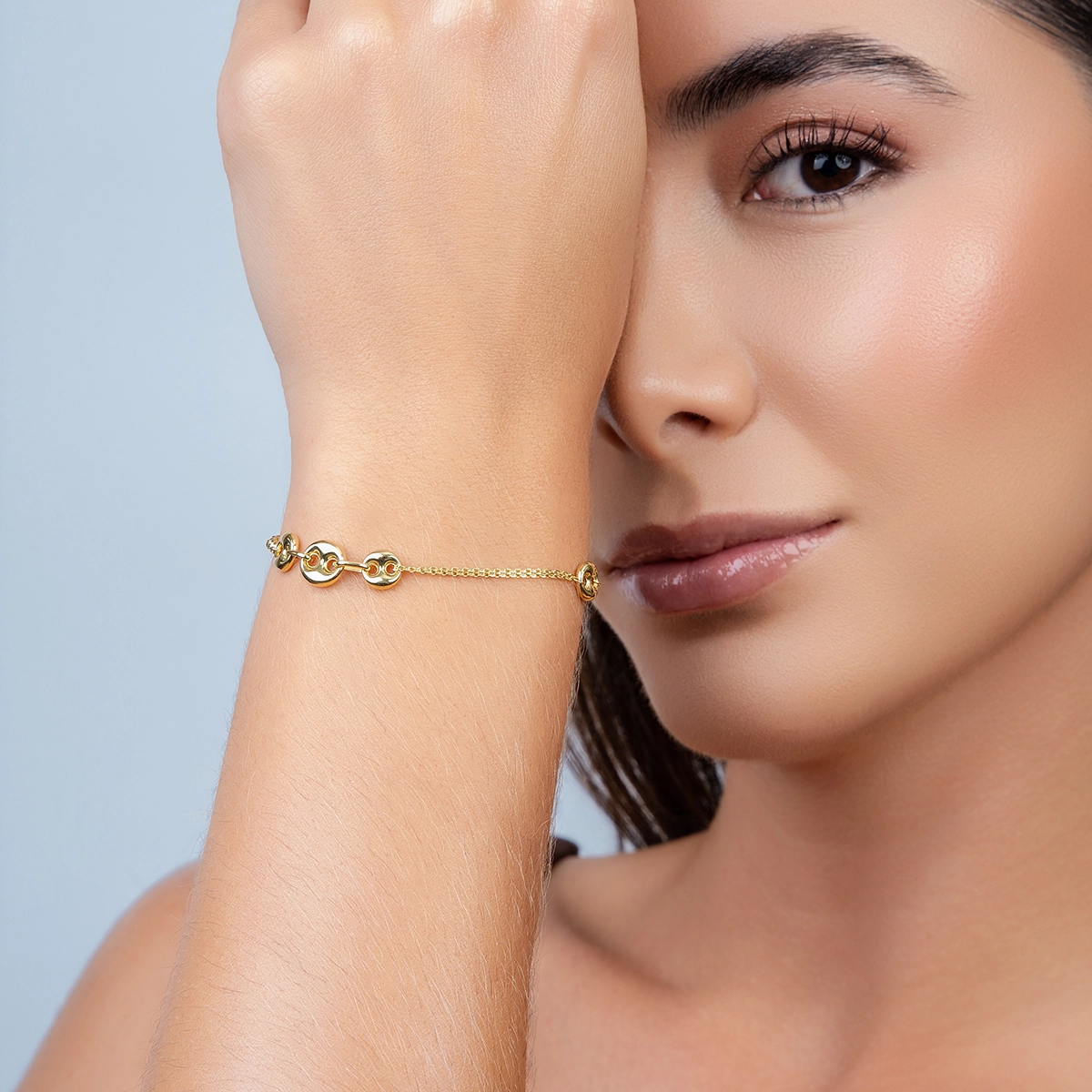 Pulsera en oro amarillo de 18 Kilates, 17 cm. de largo, 0.50 mm. de ancho