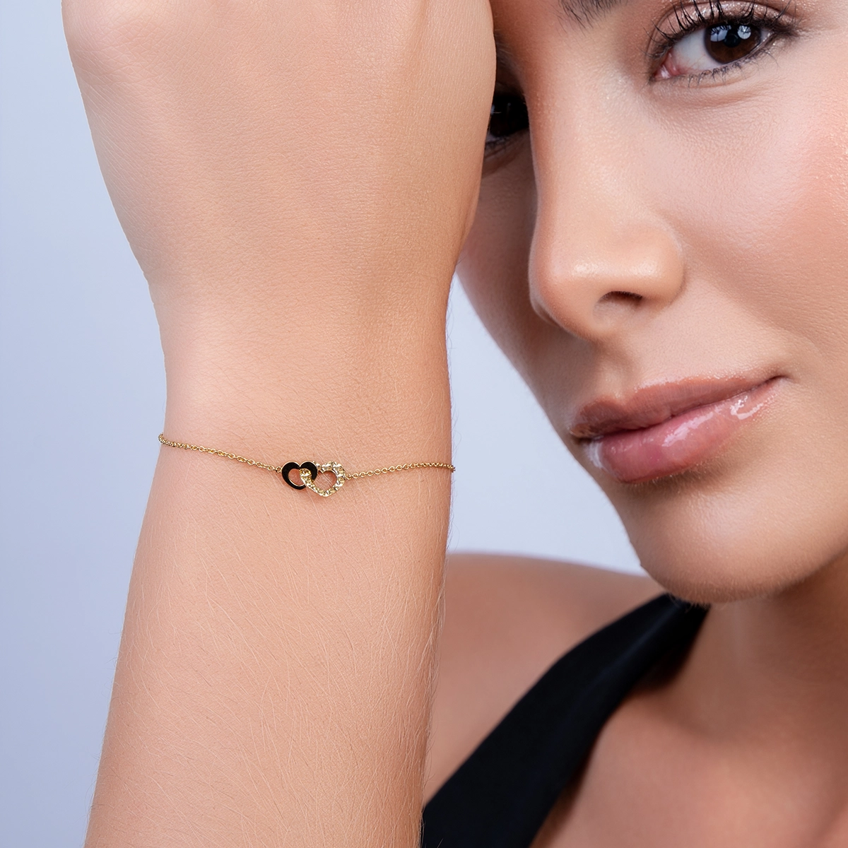 Pulsera en oro amarillo de 18 Kilates con visos, 18 cm. de largo, 1 mm. de ancho