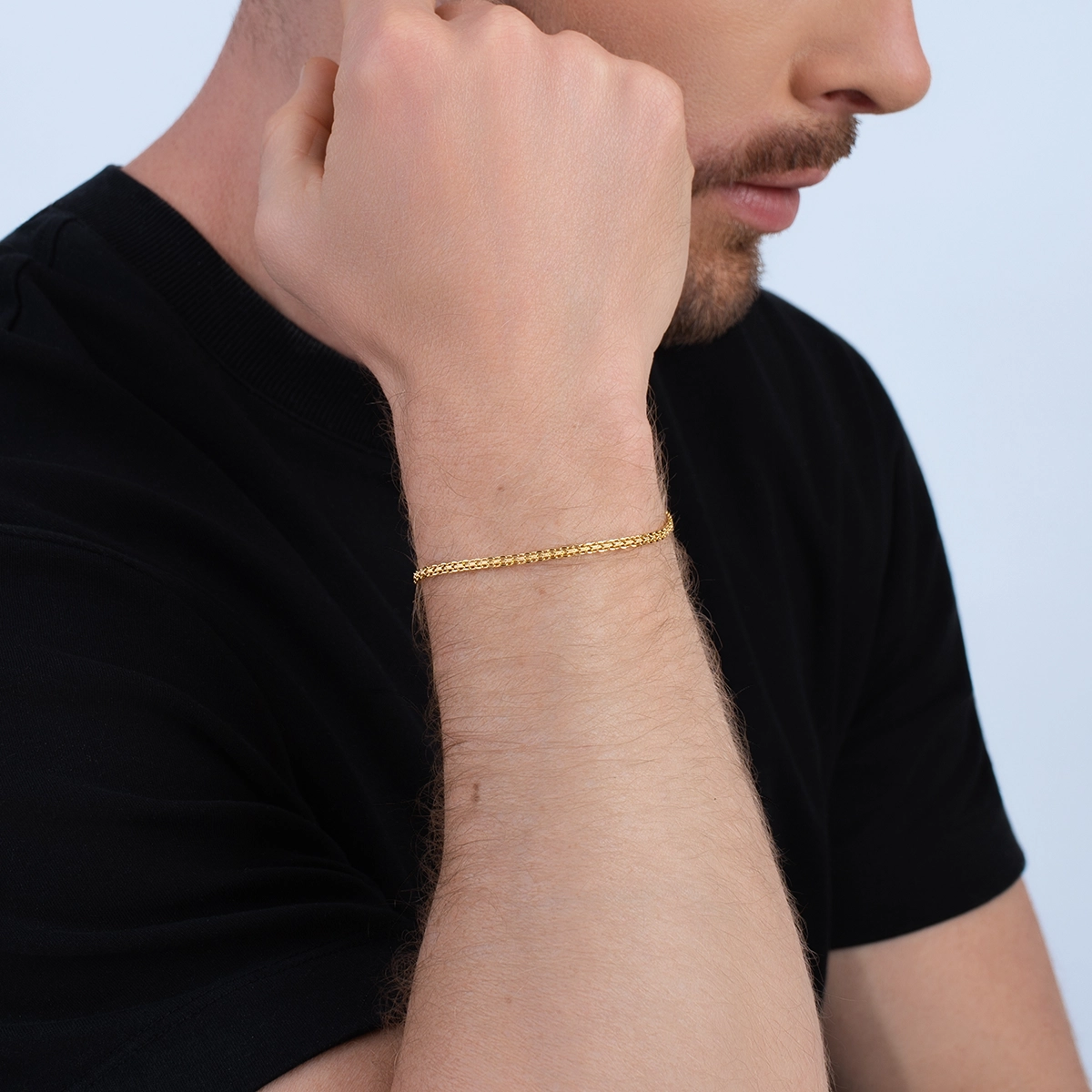 Pulsera en oro amarillo de 18 Kilates satinado, 21 cm. de largo, 2 mm. de ancho