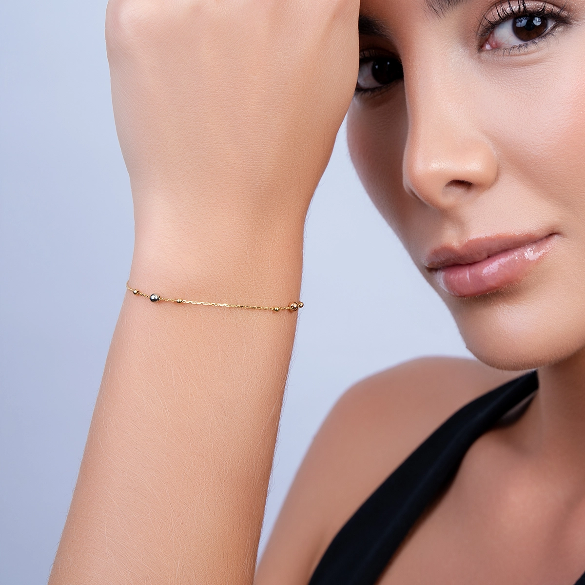 Pulsera en oro amarillo de 18 Kilates, 17 cm. de largo, 0.50 mm. de ancho