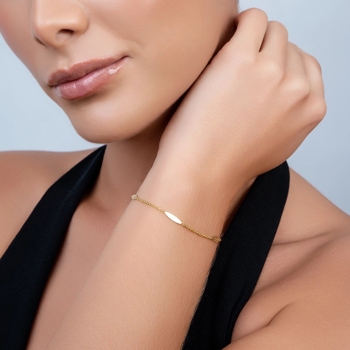 Pulsera en oro amarillo de 18 Kilates con visos, 19 cm. de largo, 1 mm. de ancho
