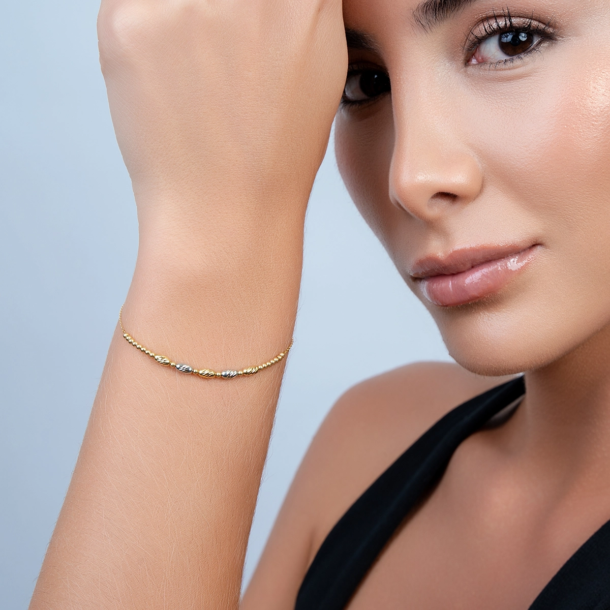 Pulsera en oro amarillo de 18 Kilates con visos, 19 cm. de largo, 5 mm. de ancho