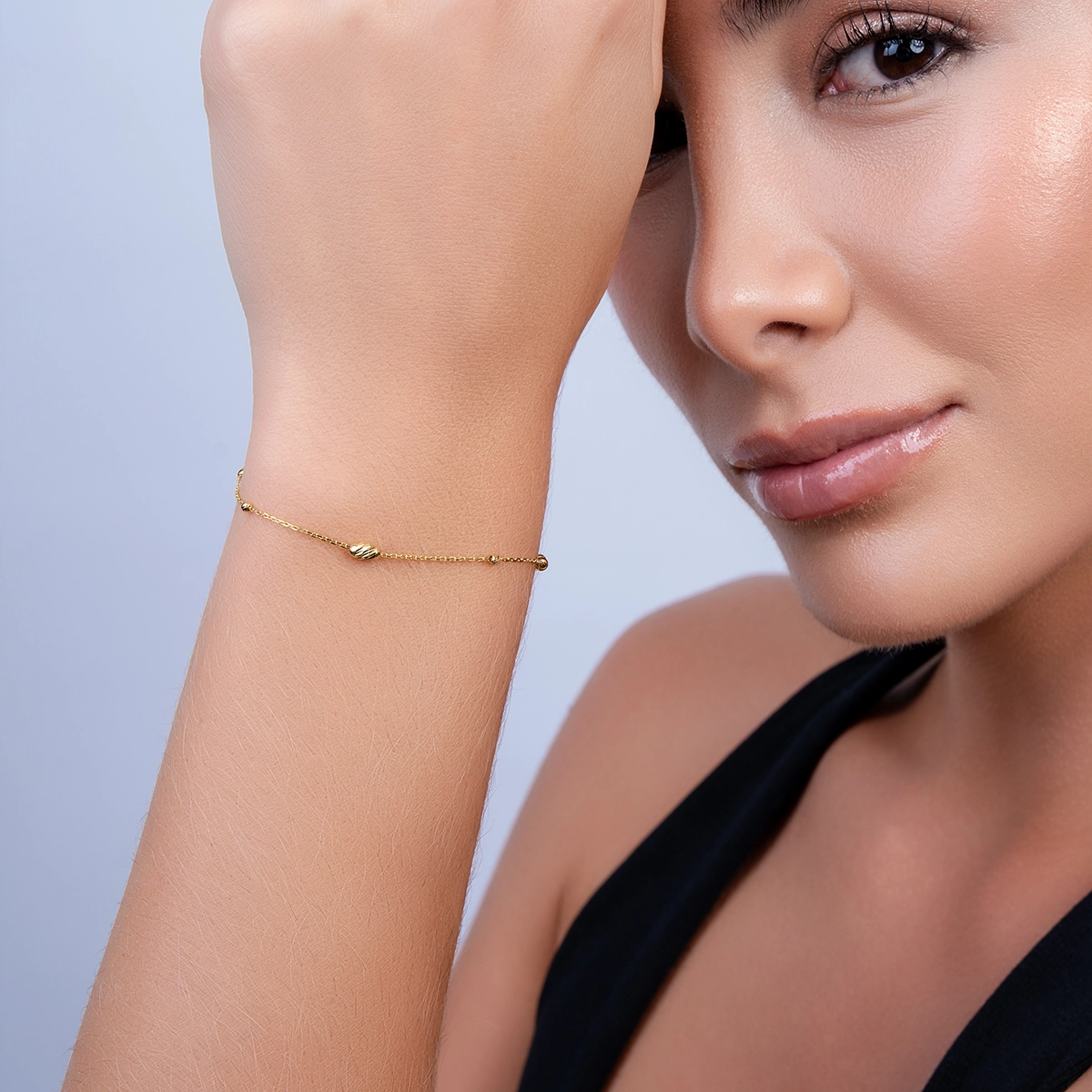Pulsera en oro amarillo de 18 Kilates con visos, 17 cm. de largo, 0.50 mm. de ancho