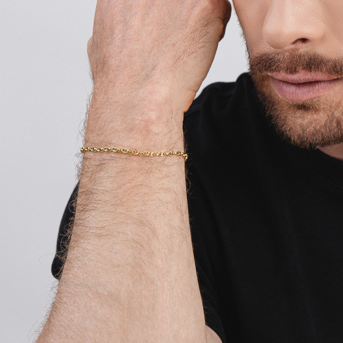 Pulsera en oro amarillo de 18 Kilates, 21 cm. de largo, 3 mm. de ancho