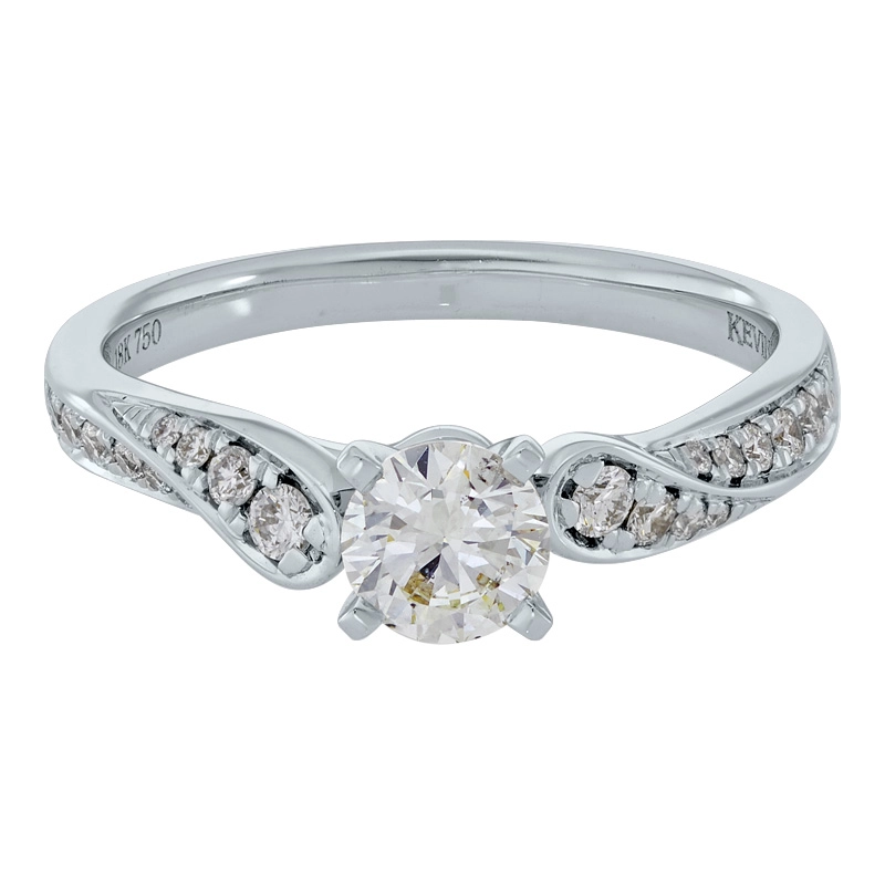 Anillo de compromiso con diamante central redondo GIA de 0.50ct y decoración en diamantes, oro tono blanco 18k, rodinado