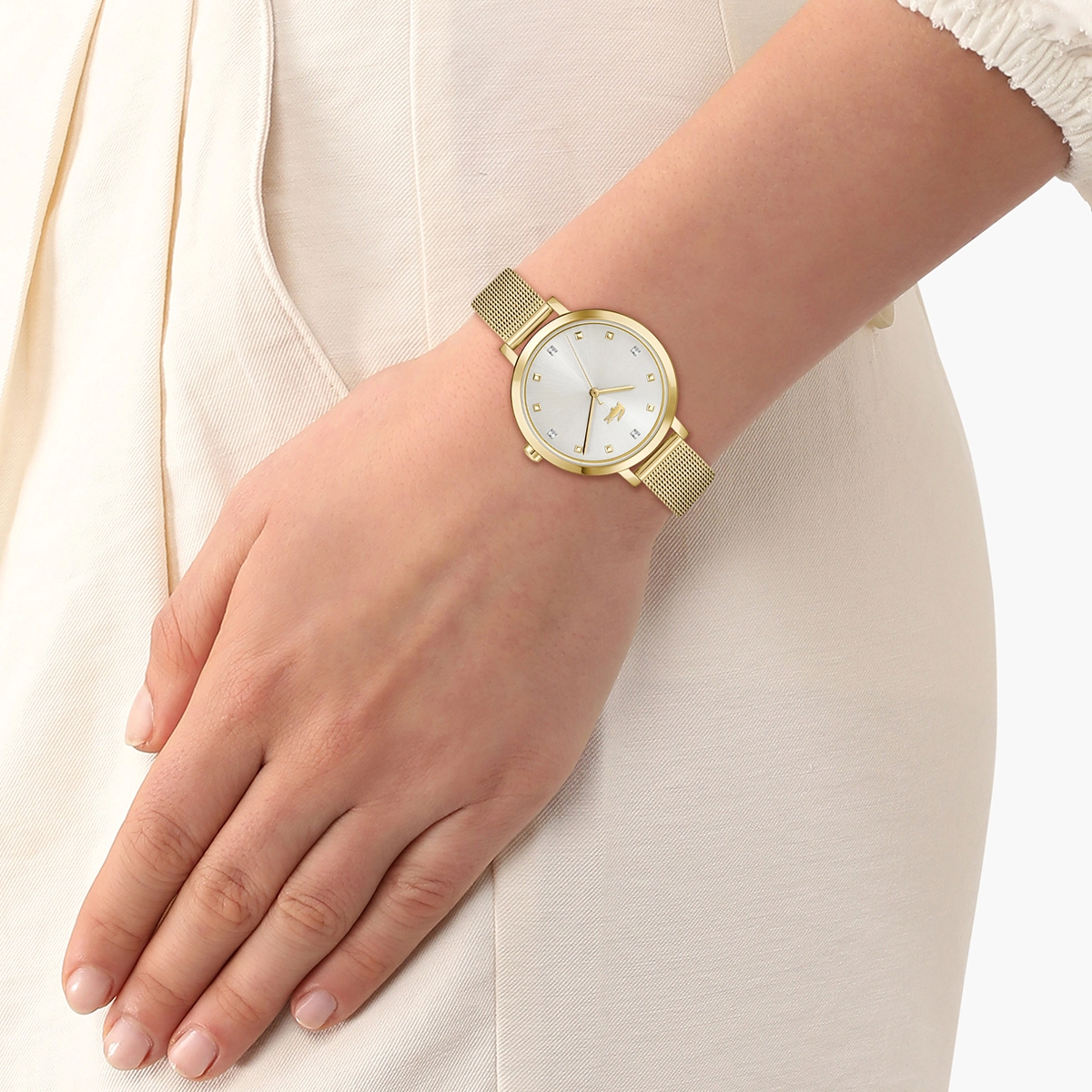 Reloj Lacoste analogo, para Dama, tablero redondo colores plateado y dorado, estilo puntos, pulso acero color dorado