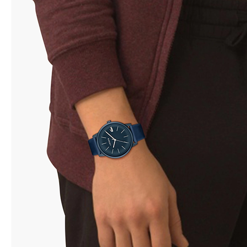 Reloj Lacoste analogo, para Hombre, tablero redondo color azul, estilo index, pulso silicona color azul