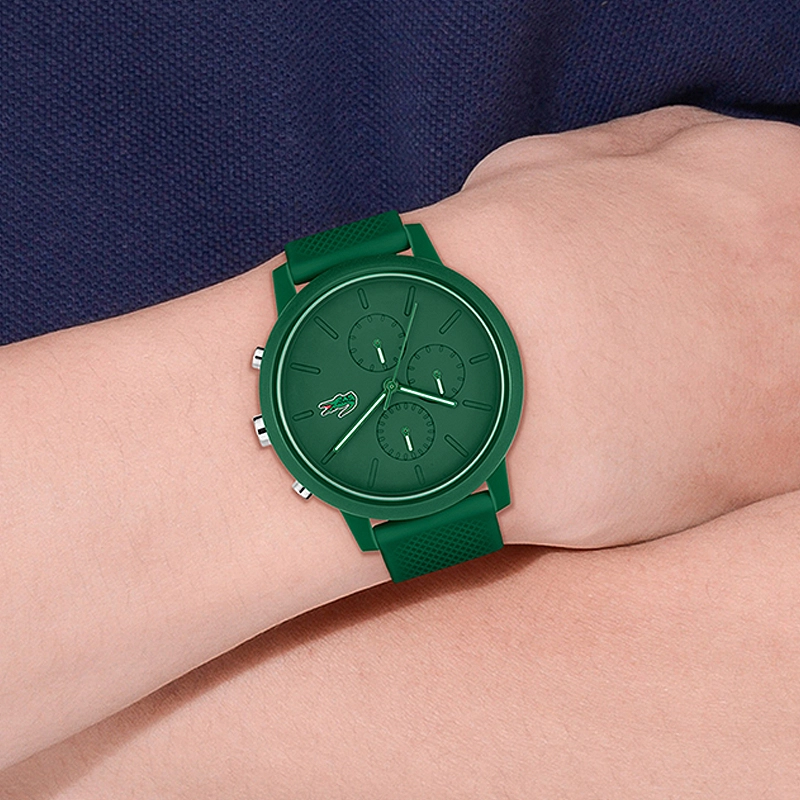 Reloj Lacoste analogo, para Hombre, tablero redondo color verde, estilo index, pulso silicona color verde, cronografo