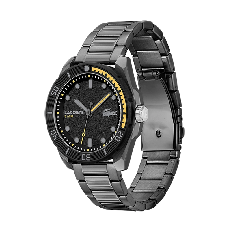 Reloj Lacoste analogo, para Hombre, tablero redondo colores negro y amarillo, estilo index + puntos, pulso acero color gris