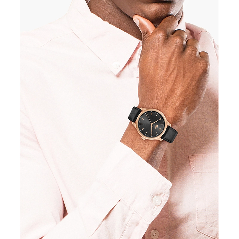 Reloj Lacoste analogo, para Hombre, tablero redondo, estilo index + arabigo, pulso cuero