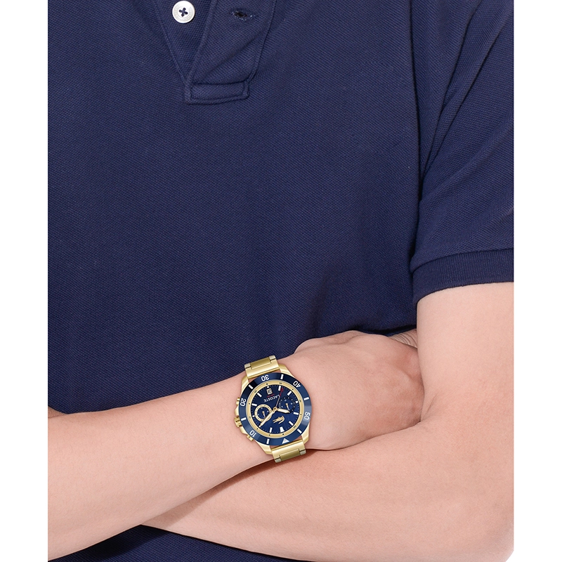 Reloj Lacoste analogo, para Hombre, tablero redondo, estilo index, pulso acero, calendario