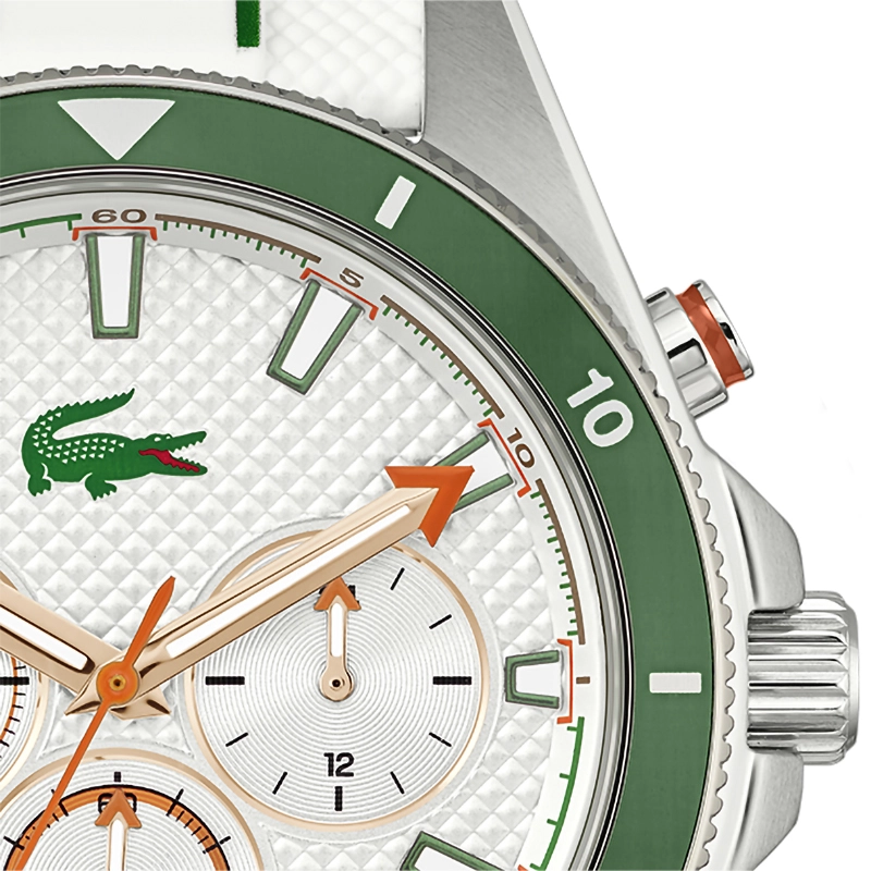 Reloj Lacoste analogo, para Hombre, tablero redondo color blanco, estilo index, pulso silicona colores blanco y verde, calendario, cronografo