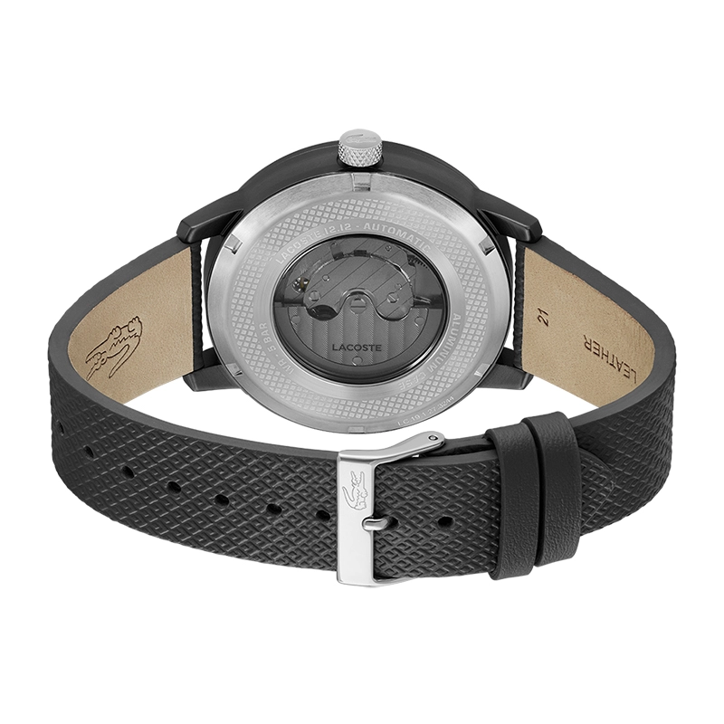 Reloj Lacoste analogo, para Hombre, tablero redondo colores negro y plateado, estilo index, pulso cuero color negro