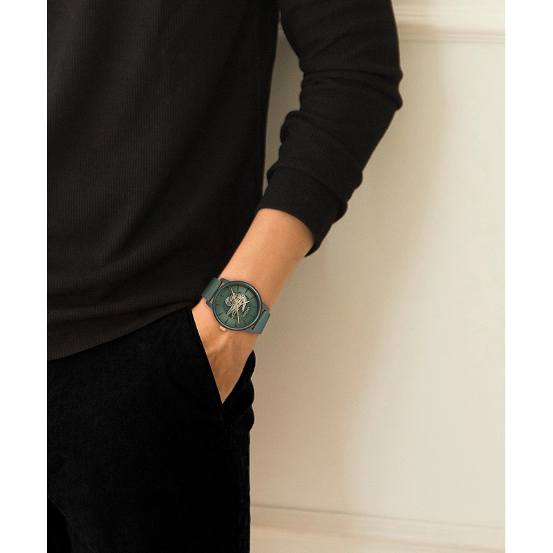 Reloj Lacoste analogo, para Hombre, tablero redondo colores negro y verde, estilo index, pulso cuero colores negro y verde