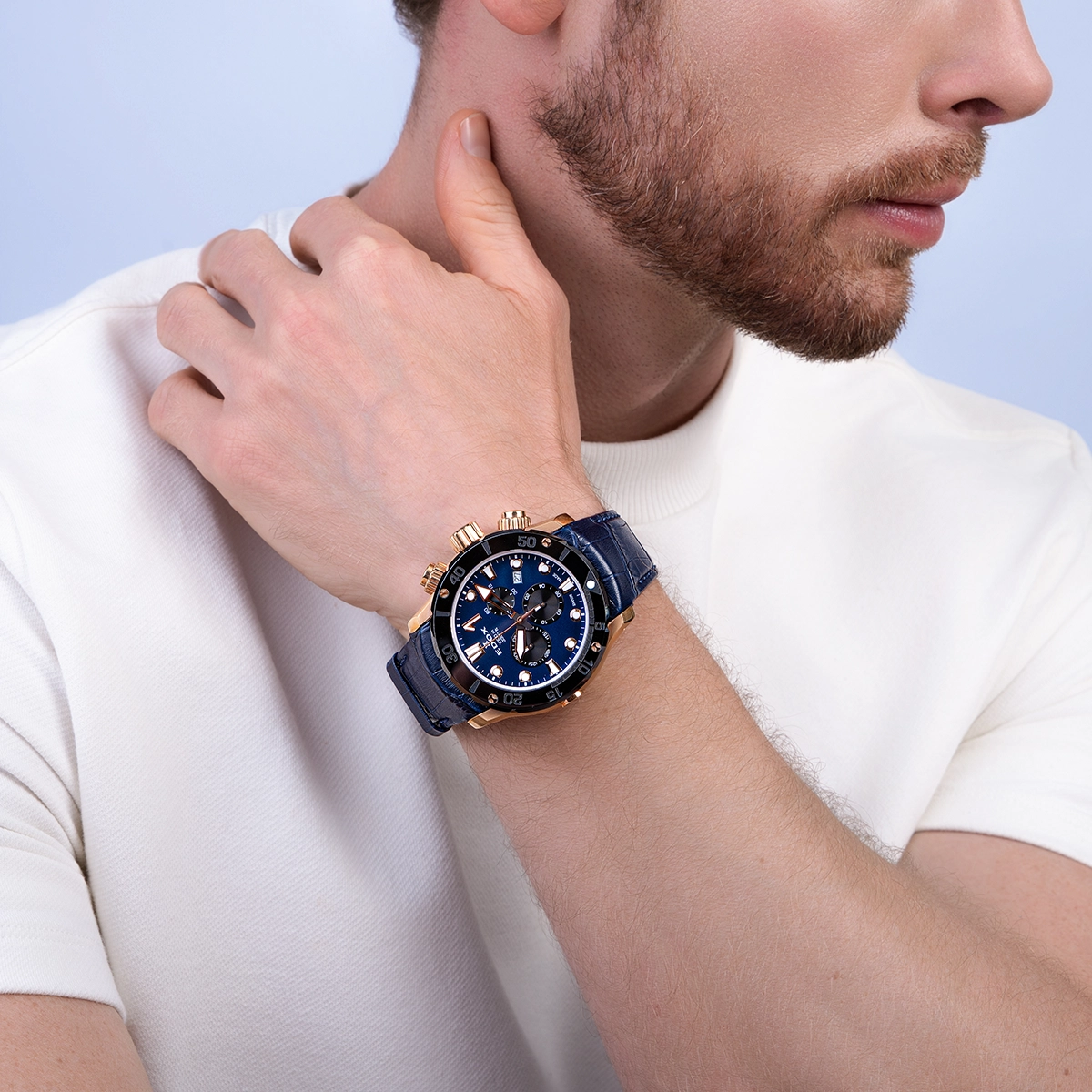 Reloj Edox analogo, para Hombre, tablero redondo color azul, estilo index + puntos, pulso cuero color azul, calendario, cronografo