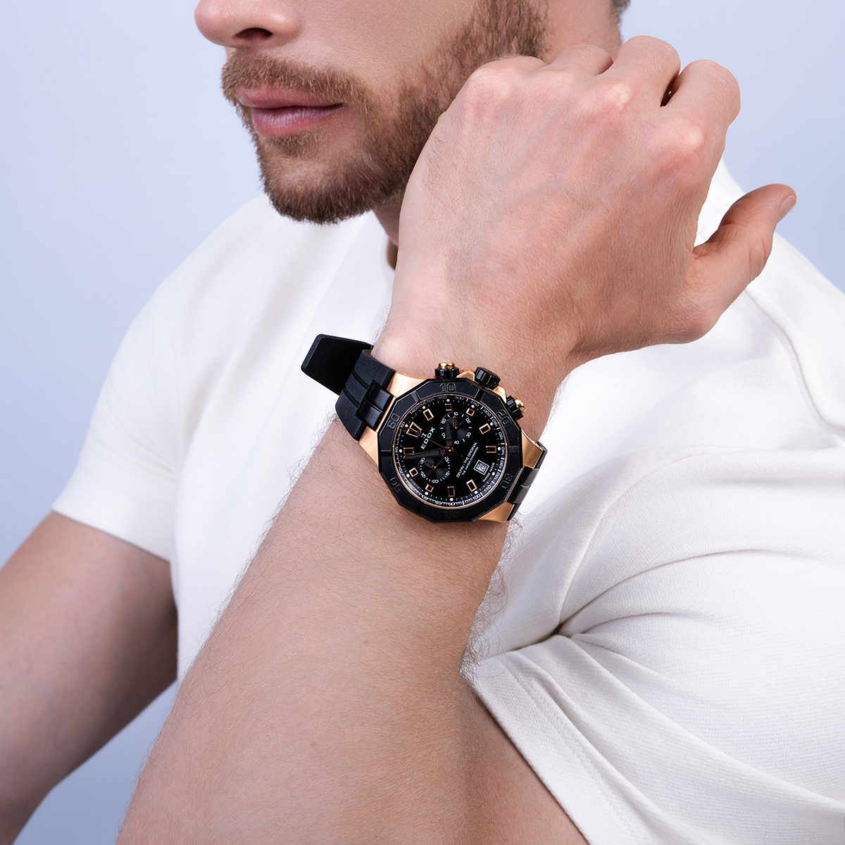Reloj Edox análogo, para Hombre, tablero redondo color negro, estilo index, pulso silicona color negro, calendario, cronografo
