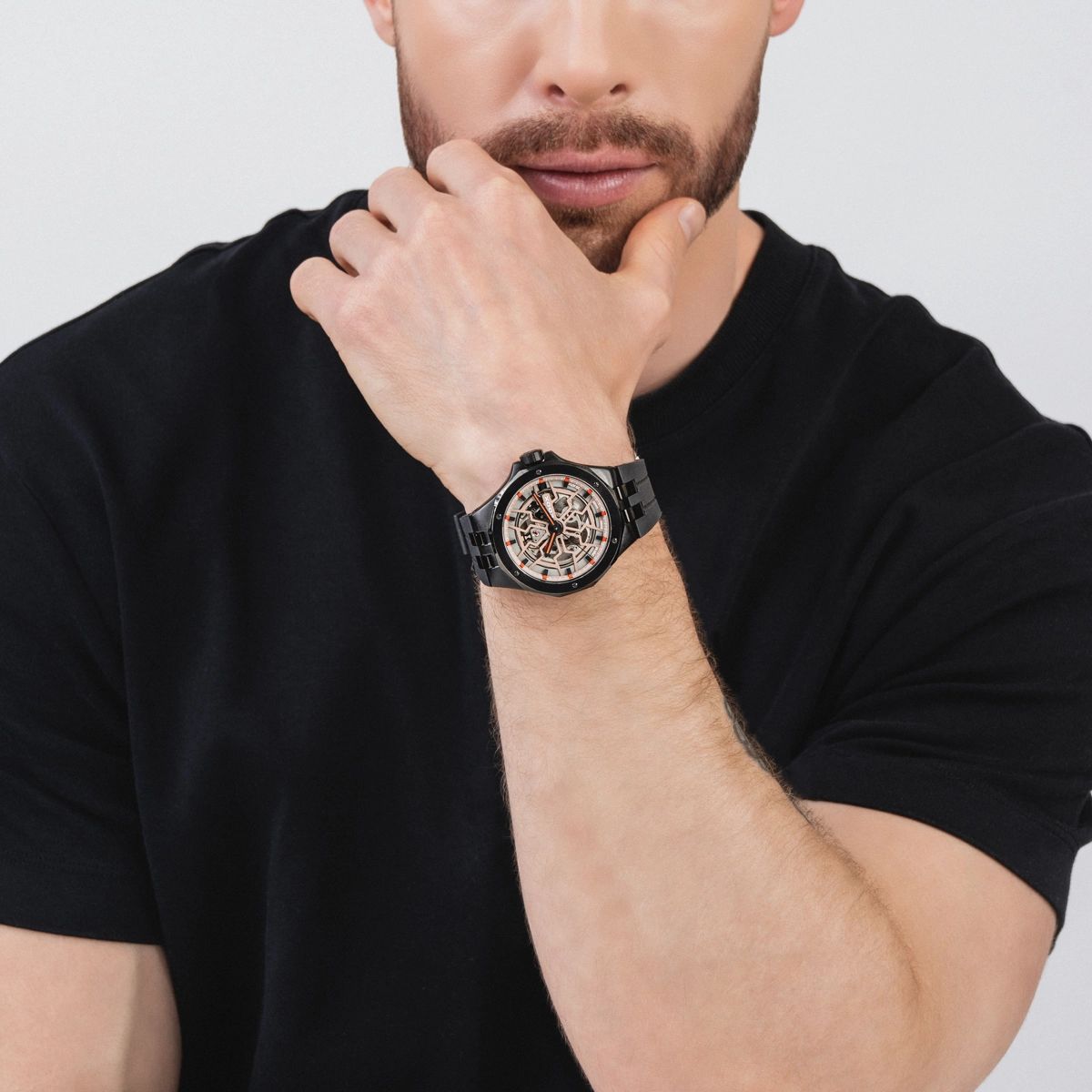 Reloj Edox análogo, para Hombre, tablero redondo colores plateado y rojo, estilo index, pulso silicona color negro