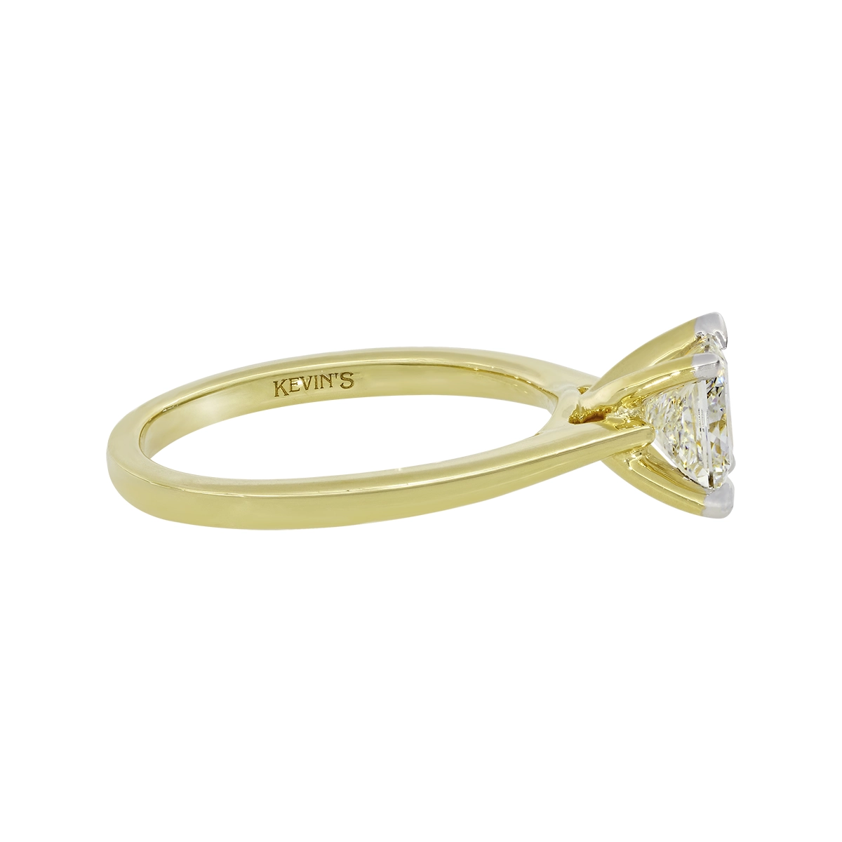 Anillo de compromiso solitario uñas, con diamante de laboratorio central princess IGI de 1.00ct, oro tono amarillo 18k, rodinado