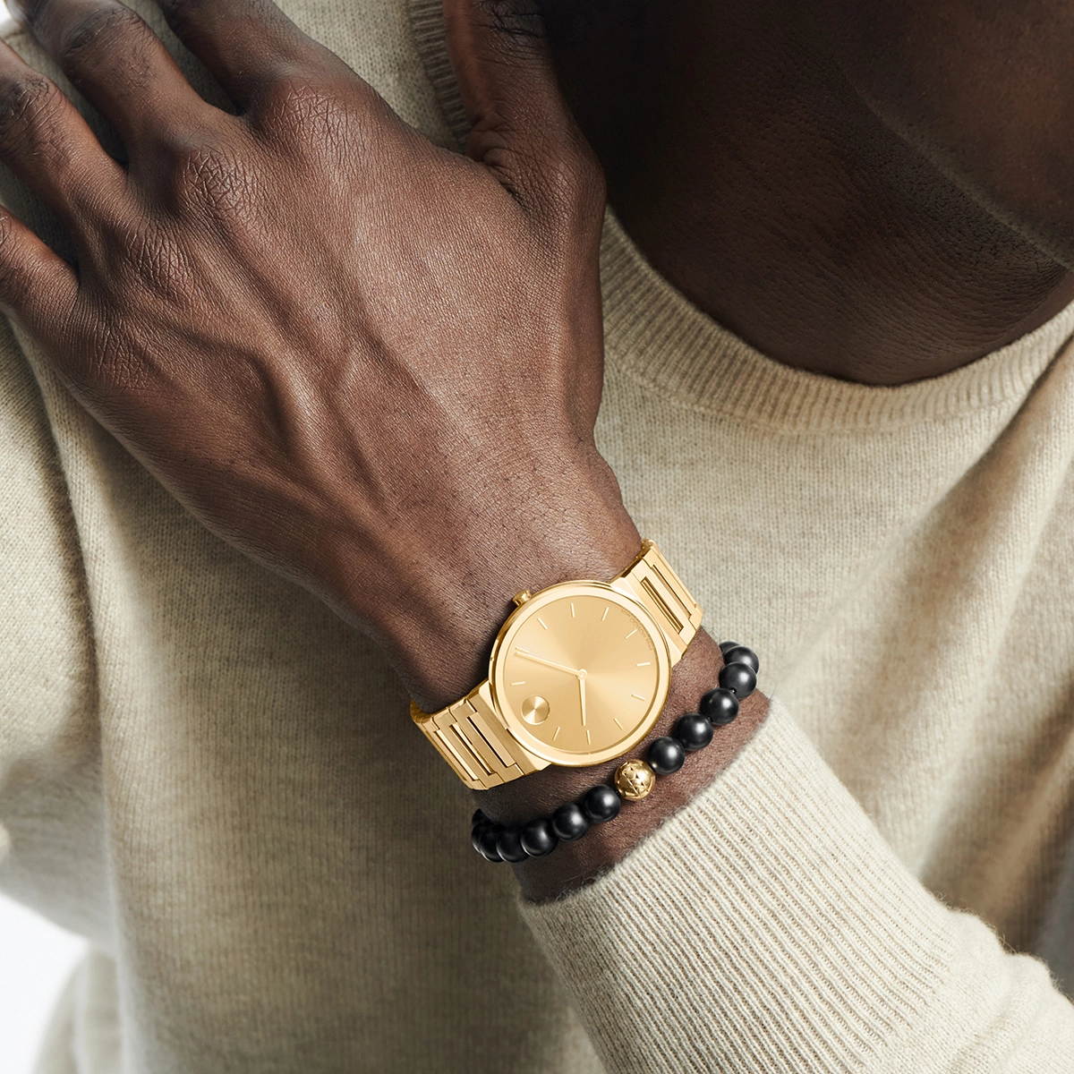 Reloj Movado análogo, para Hombre, tablero redondo color dorado, estilo index, pulso acero color dorado