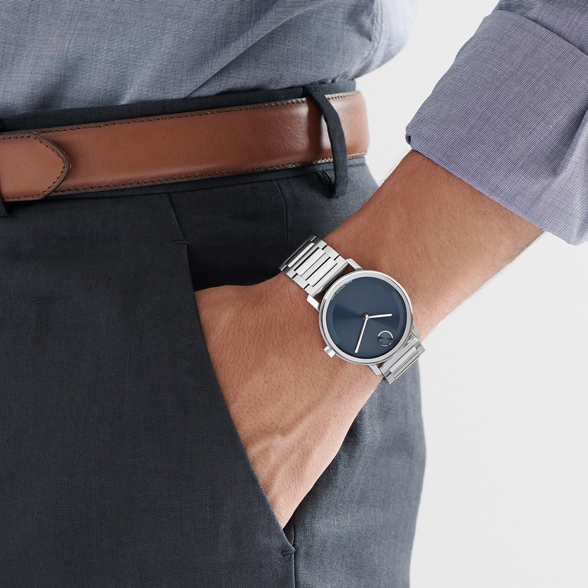 Reloj Movado análogo, para Hombre, tablero redondo colores azul y plateado, estilo sin números, pulso acero color plateado