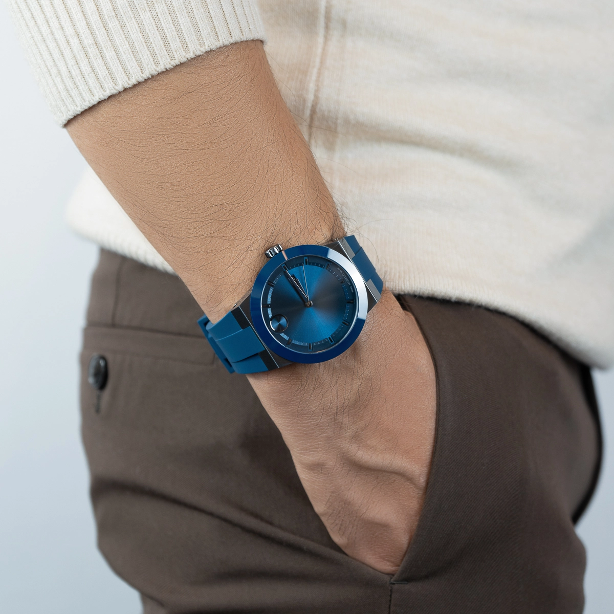 Reloj Movado análogo, para Hombre, tablero redondo color azul, estilo index, pulso silicona color azul, calendario
