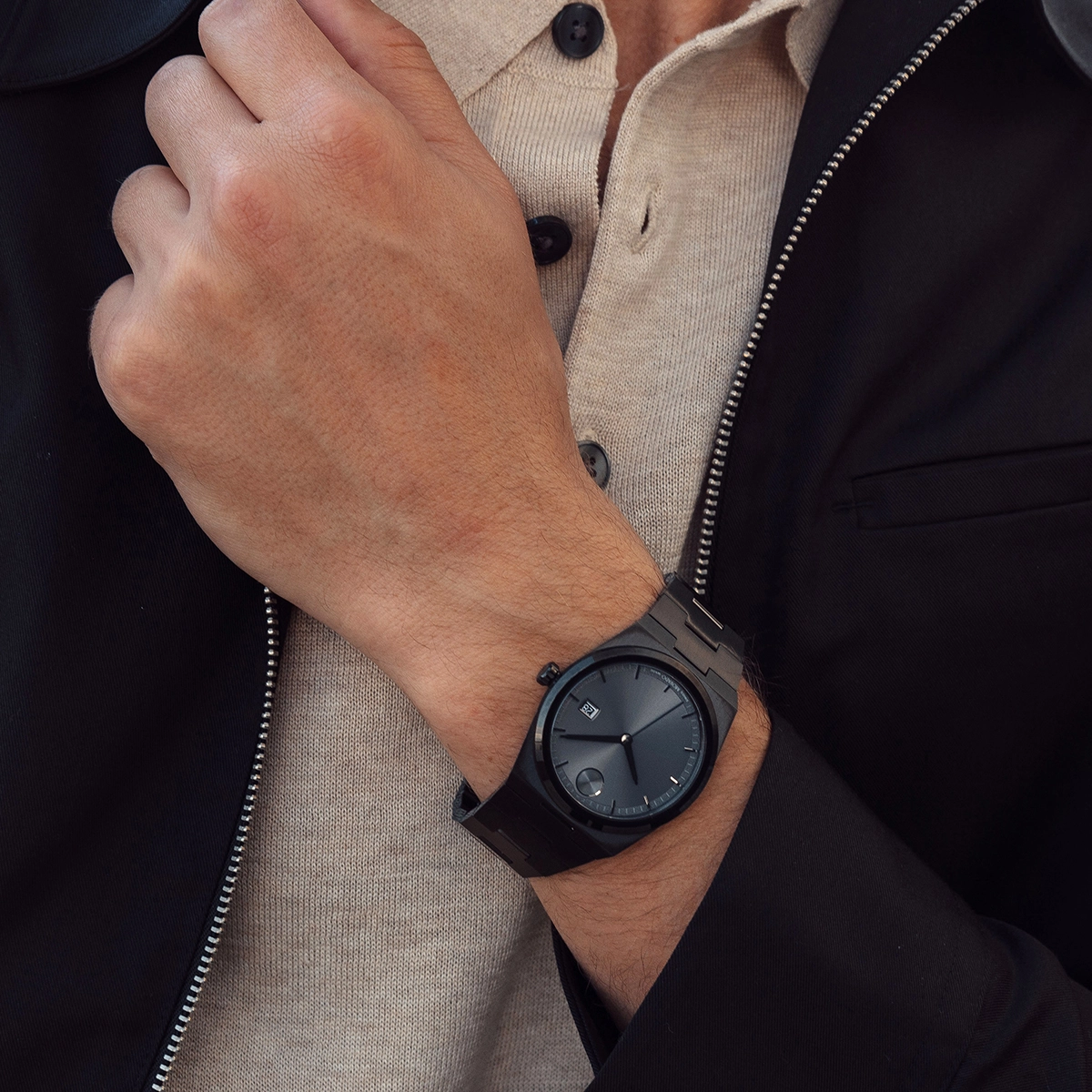 Reloj Movado análogo, para Hombre, tablero redondo color gris, estilo index, pulso acero color negro, calendario