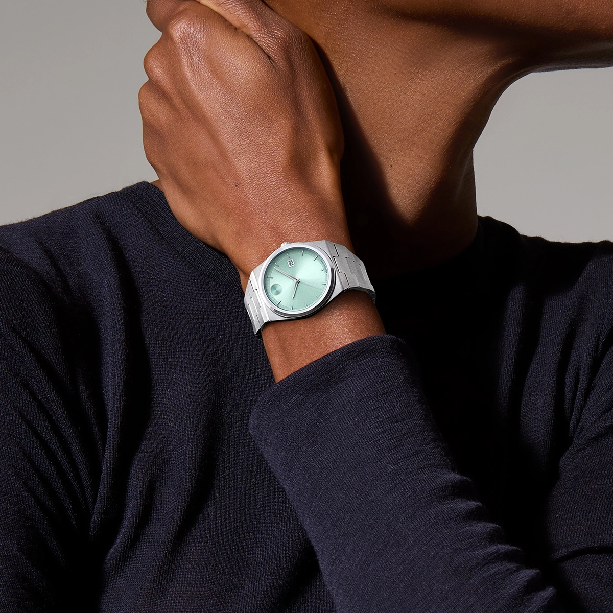 Reloj Movado análogo, para Hombre, tablero redondo colores azul y plateado, estilo index, pulso acero color plateado, calendario