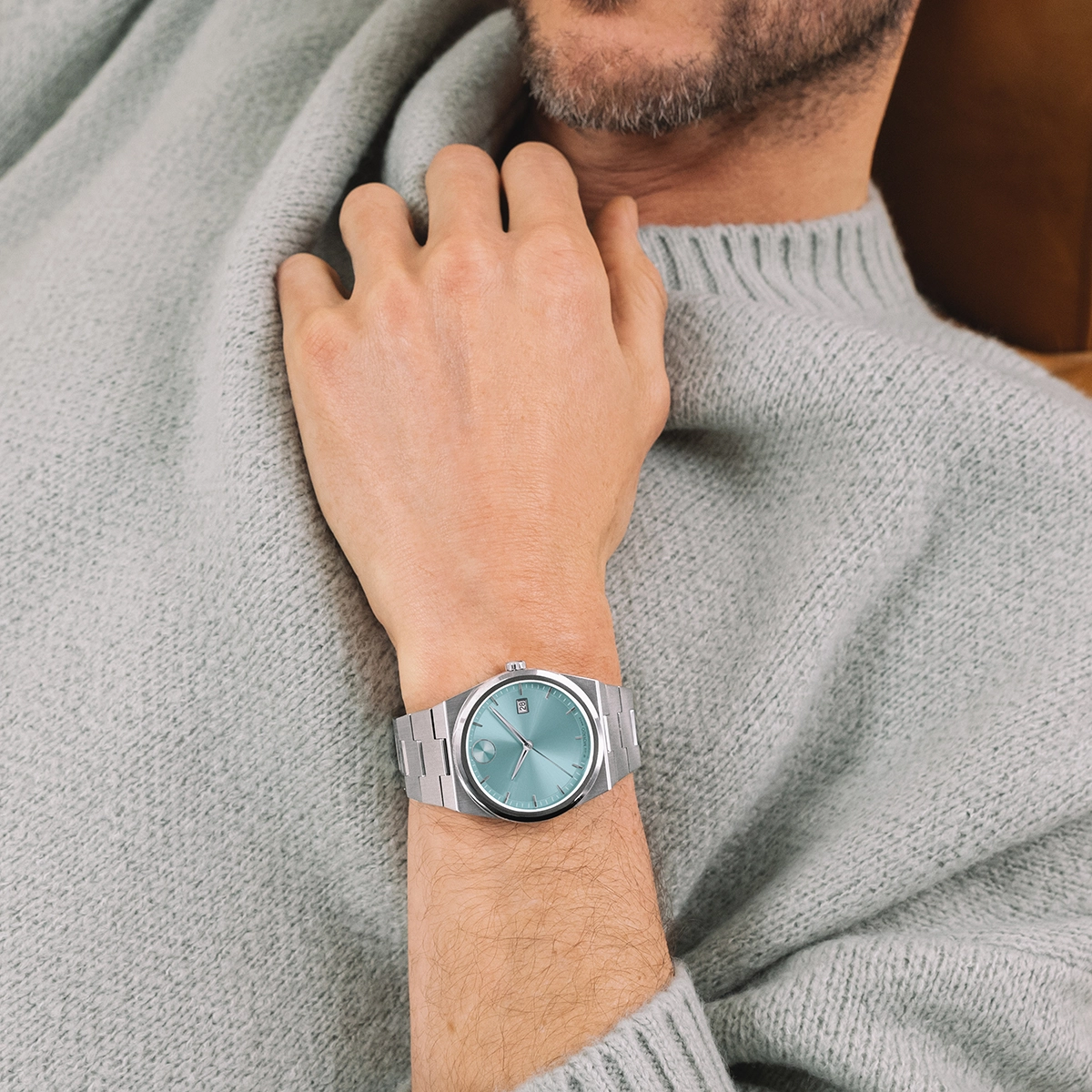 Reloj Movado análogo, para Hombre, tablero redondo colores azul y plateado, estilo index, pulso acero color plateado, calendario