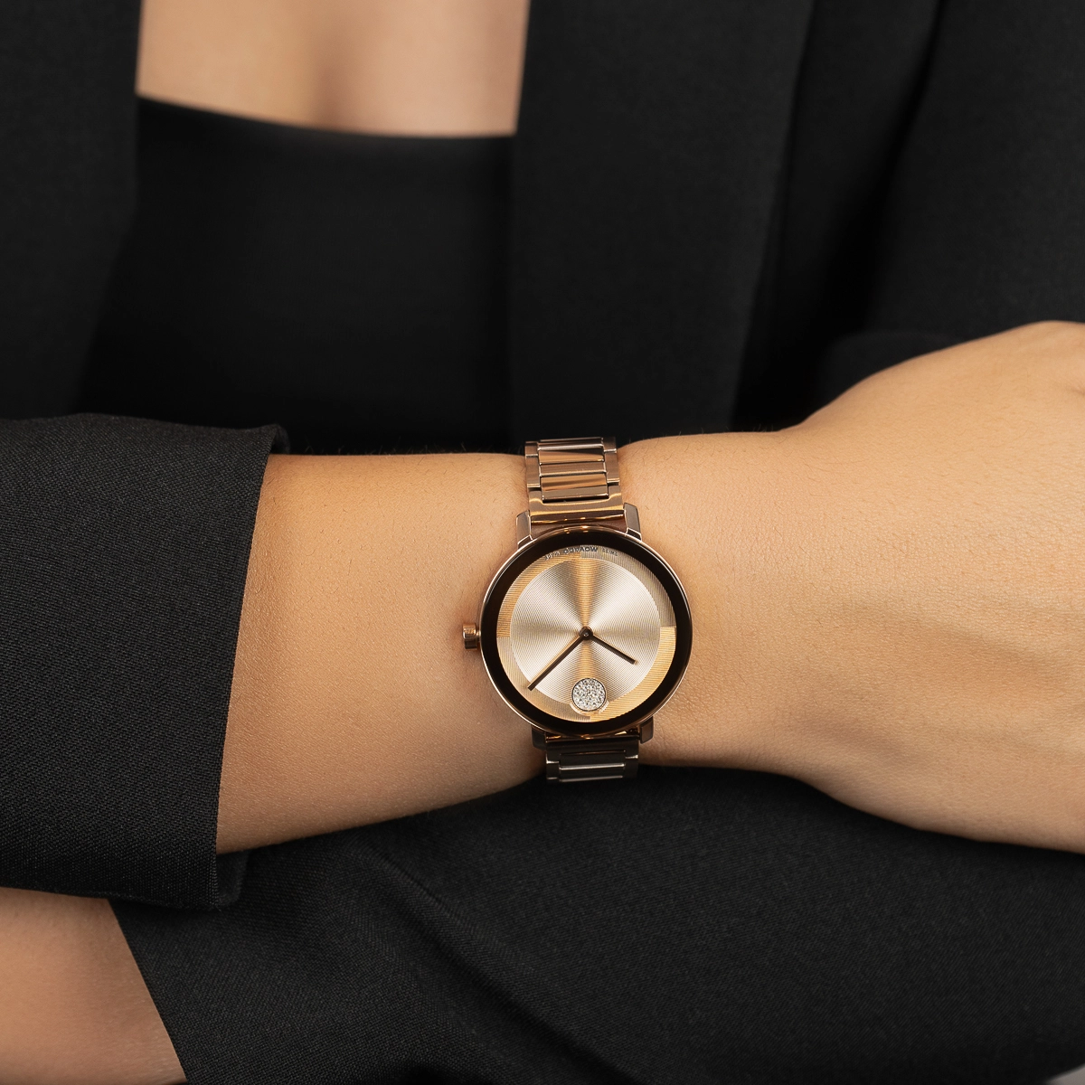 Reloj Movado análogo, para Dama, tablero redondo color rosa, estilo sin números, pulso acero color rosa