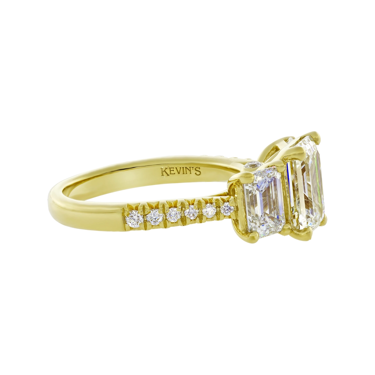 Anillo de compromiso con diamante de laboratorio central corte esmeralda IGI de 2.00ct y decoración en diamantes de laboratorio, oro tono amarillo 18k