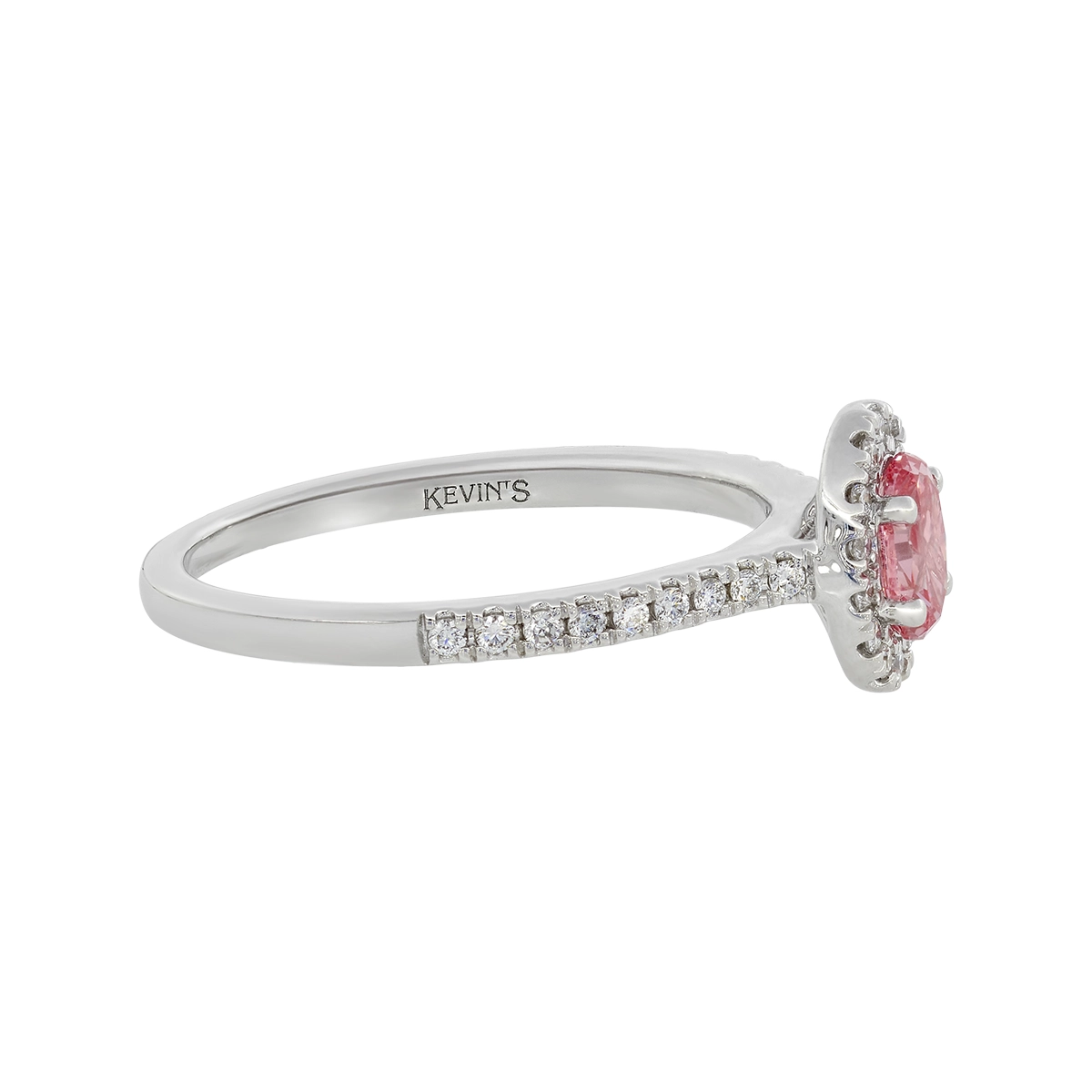 Anillo de compromiso halo oval, con diamante rosado de laboratorio central óvalo IGI de 0.50ct y decoración en diamantes de laboratorio, oro tono blanco 18k, rodinado