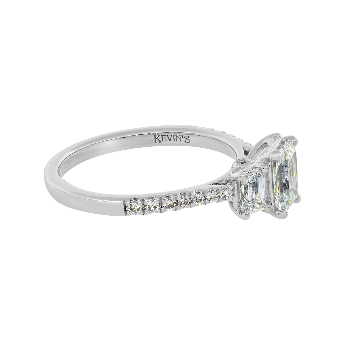 Anillo de compromiso con diamante de laboratorio central corte esmeralda IGI de 1.00ct y decoración en diamantes de laboratorio, oro tono blanco 18k, rodinado