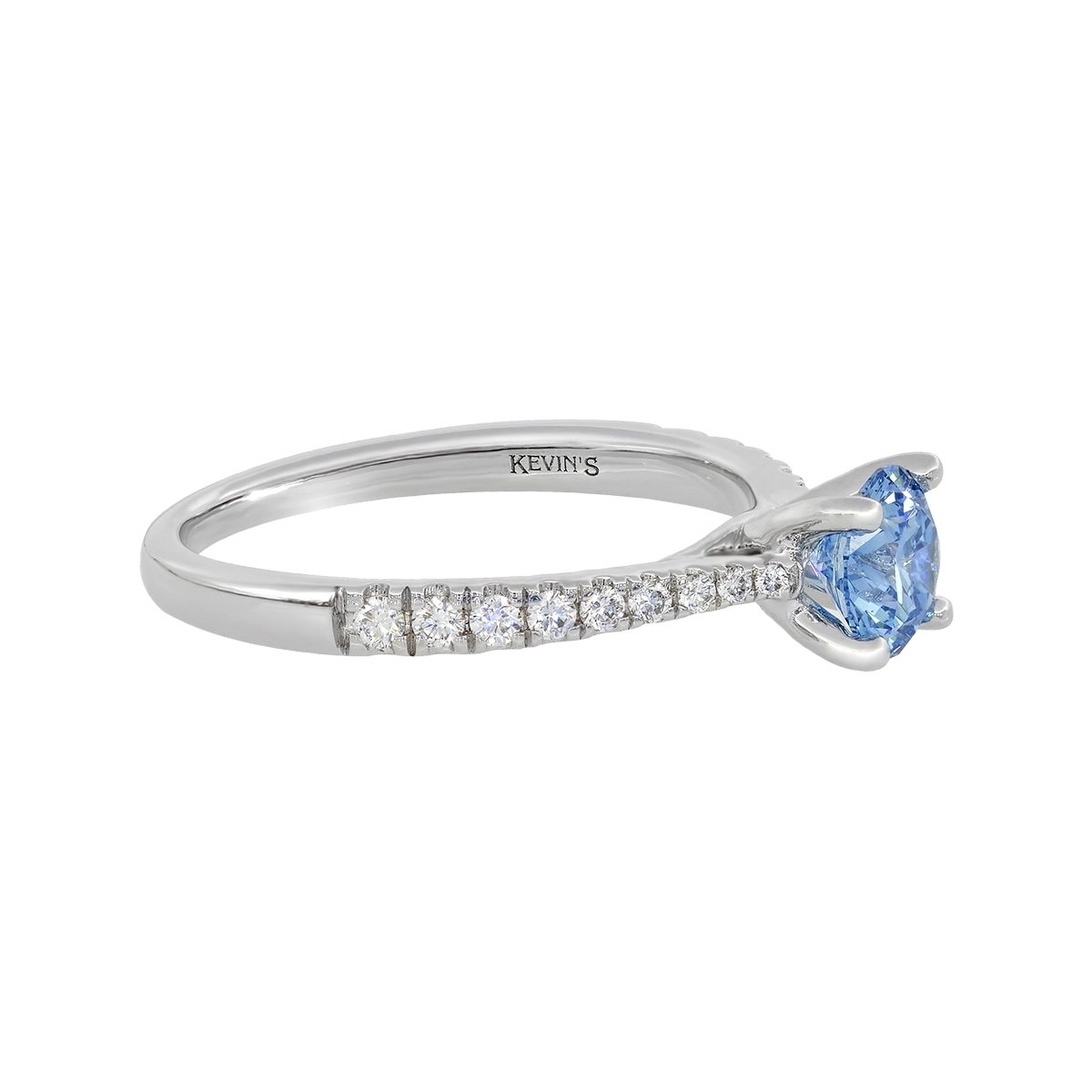 Anillo de compromiso con diamante azul de laboratorio central redondo IGI de 0.75ct y decoración en diamantes de laboratorio, oro tono blanco 18k, rodinado