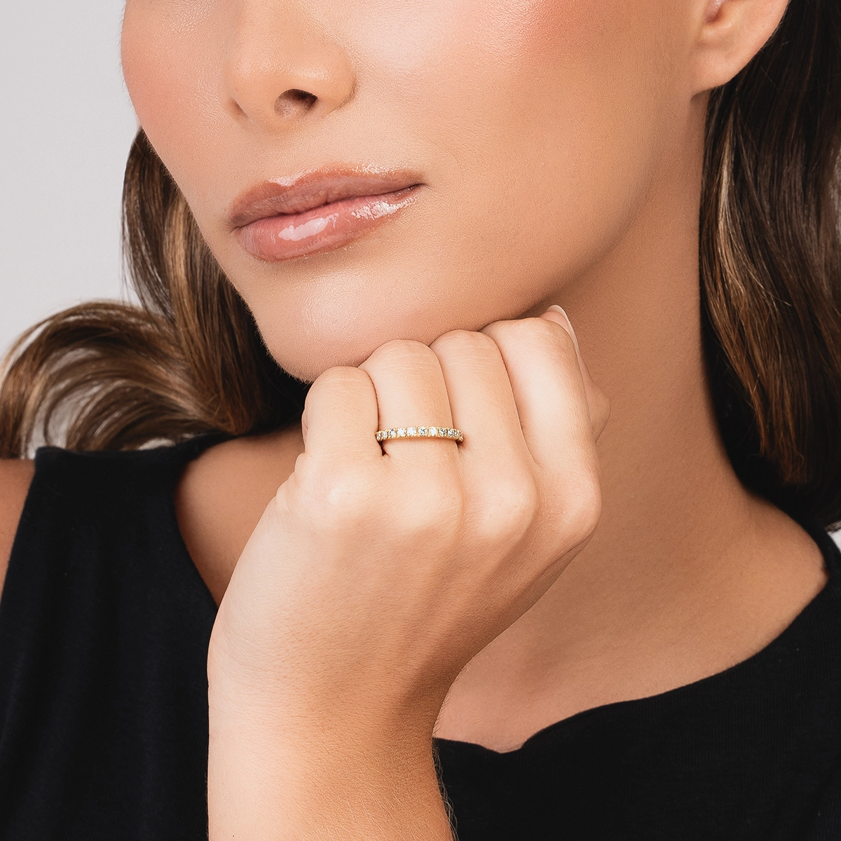 Argolla en oro amarillo de 18 Kilates, Cintillo, con diamantes de 0.42 Ct