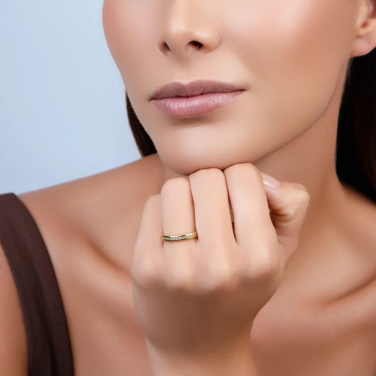 Argolla en oro amarillo de 18 Kilates, Cintillo, con diamantes de 0.17 Ct